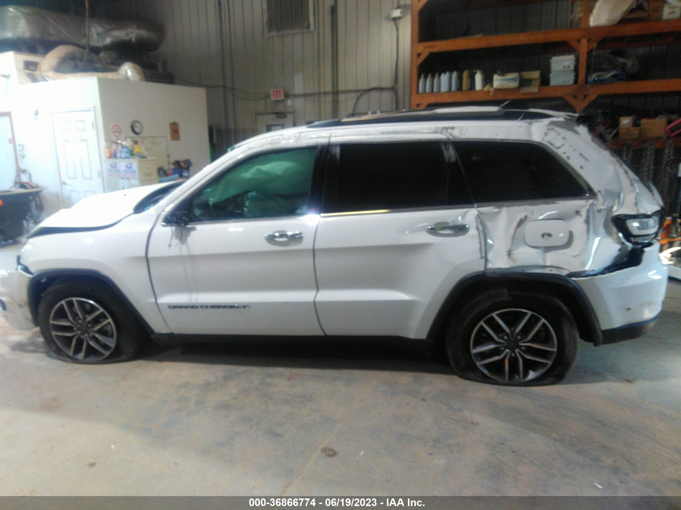 Photo 13 VIN: 1C4RJFBG9NC123755 - JEEP GRAND CHEROKEE 