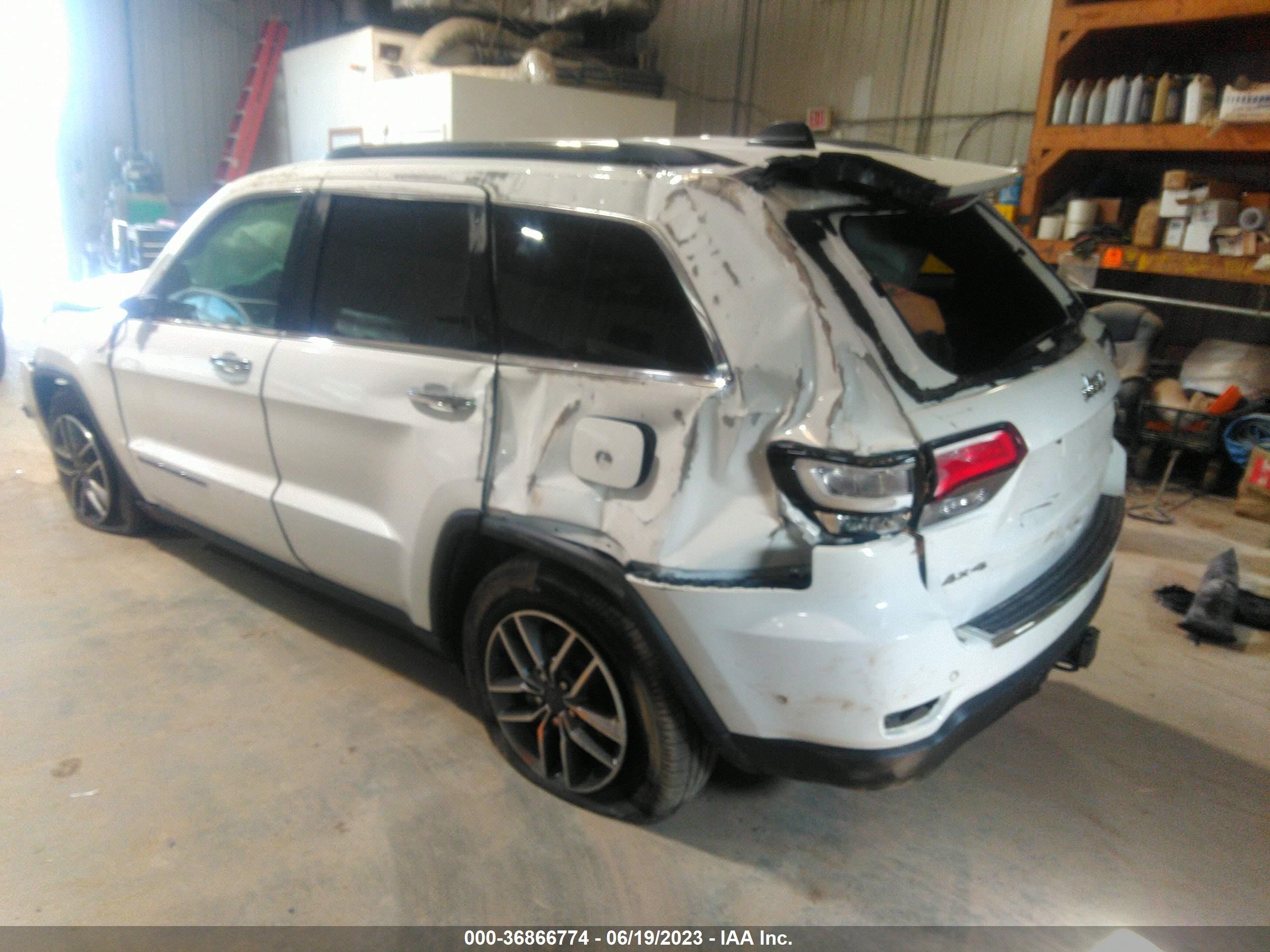 Photo 2 VIN: 1C4RJFBG9NC123755 - JEEP GRAND CHEROKEE 