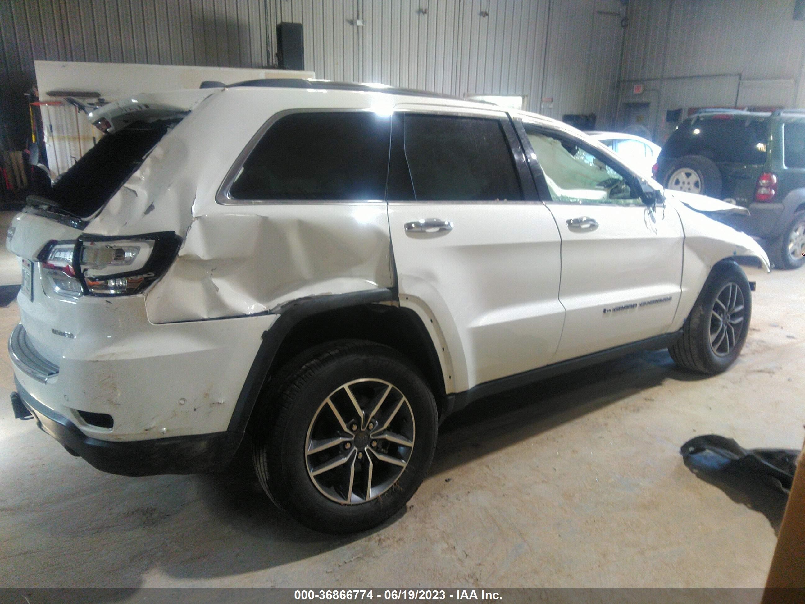 Photo 3 VIN: 1C4RJFBG9NC123755 - JEEP GRAND CHEROKEE 