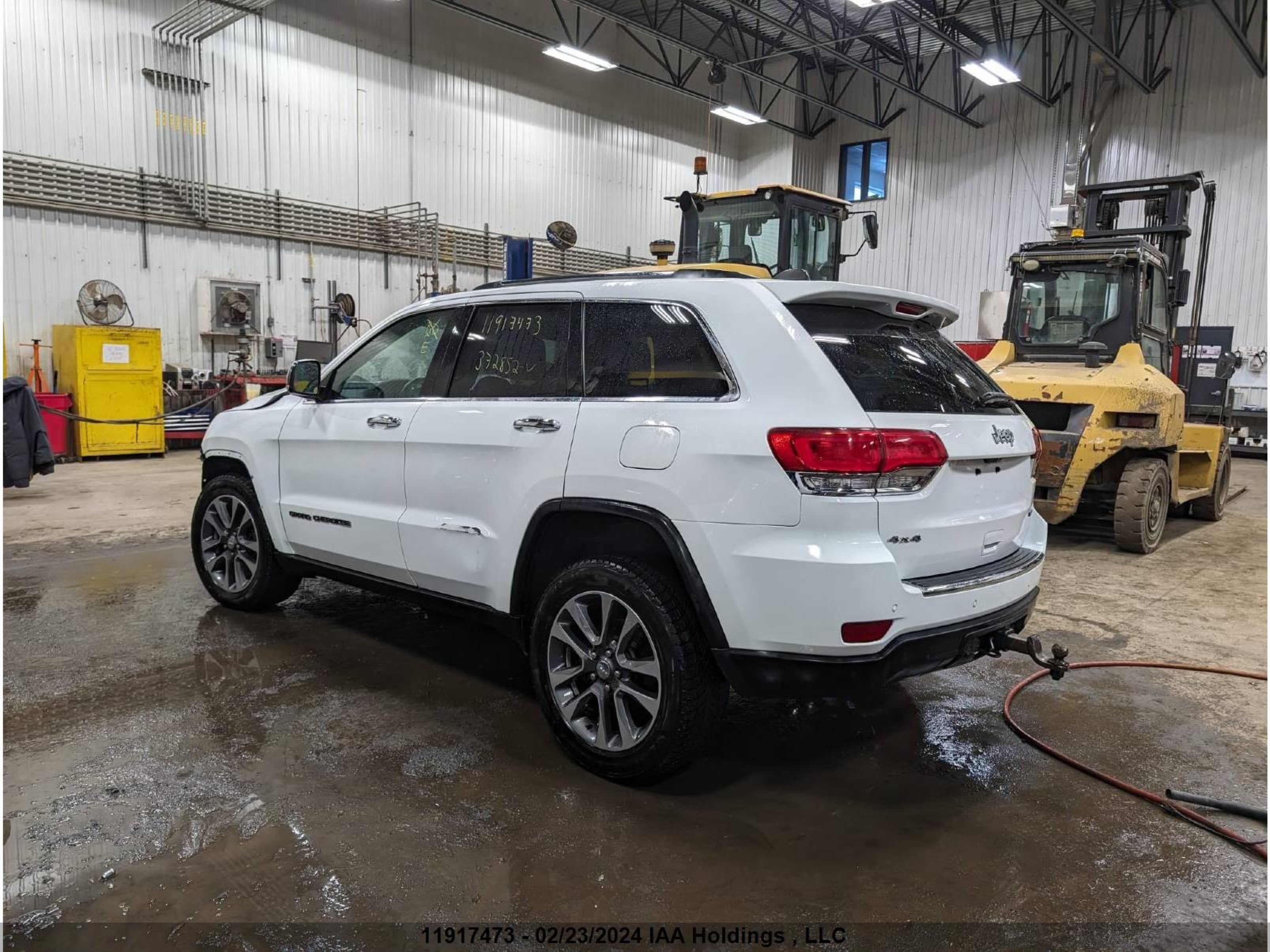 Photo 1 VIN: 1C4RJFBGXJC372852 - JEEP GRAND CHEROKEE 