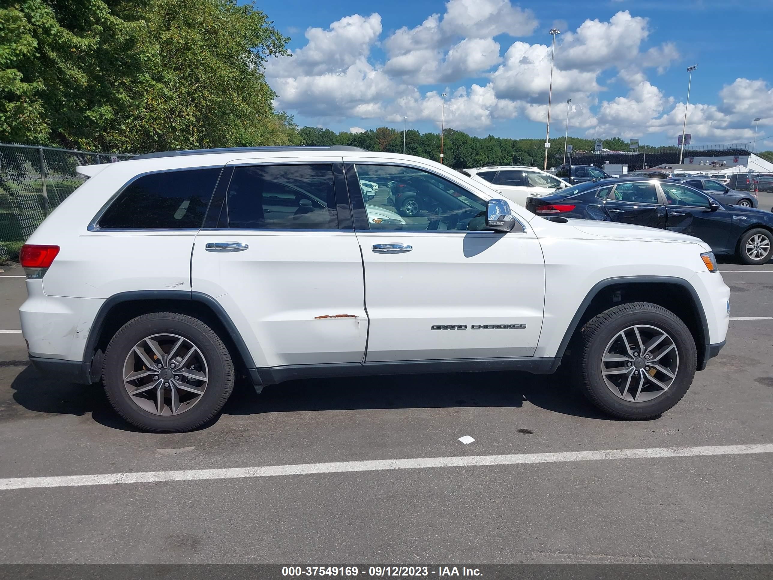 Photo 12 VIN: 1C4RJFBGXKC703866 - JEEP GRAND CHEROKEE 