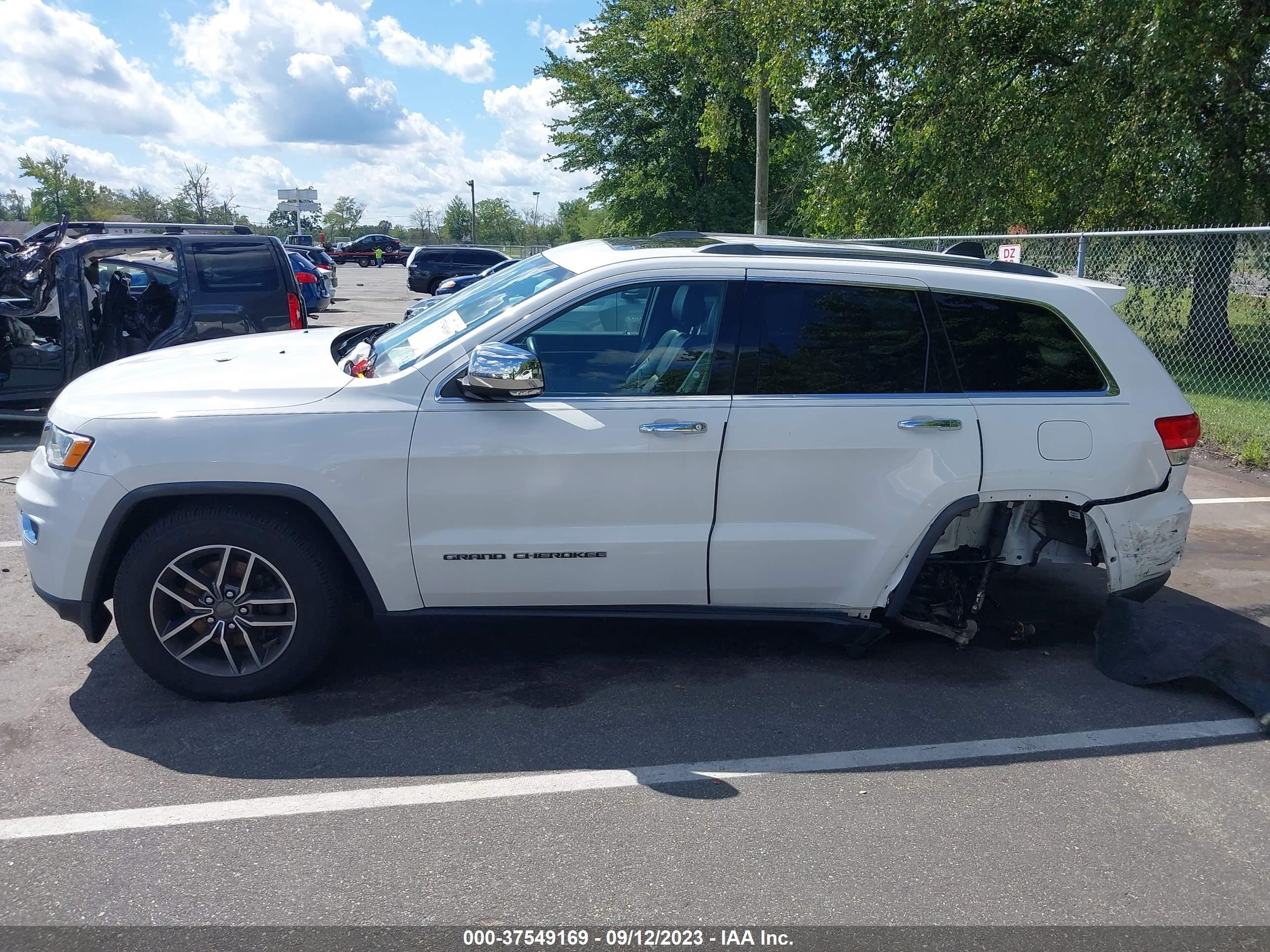 Photo 13 VIN: 1C4RJFBGXKC703866 - JEEP GRAND CHEROKEE 