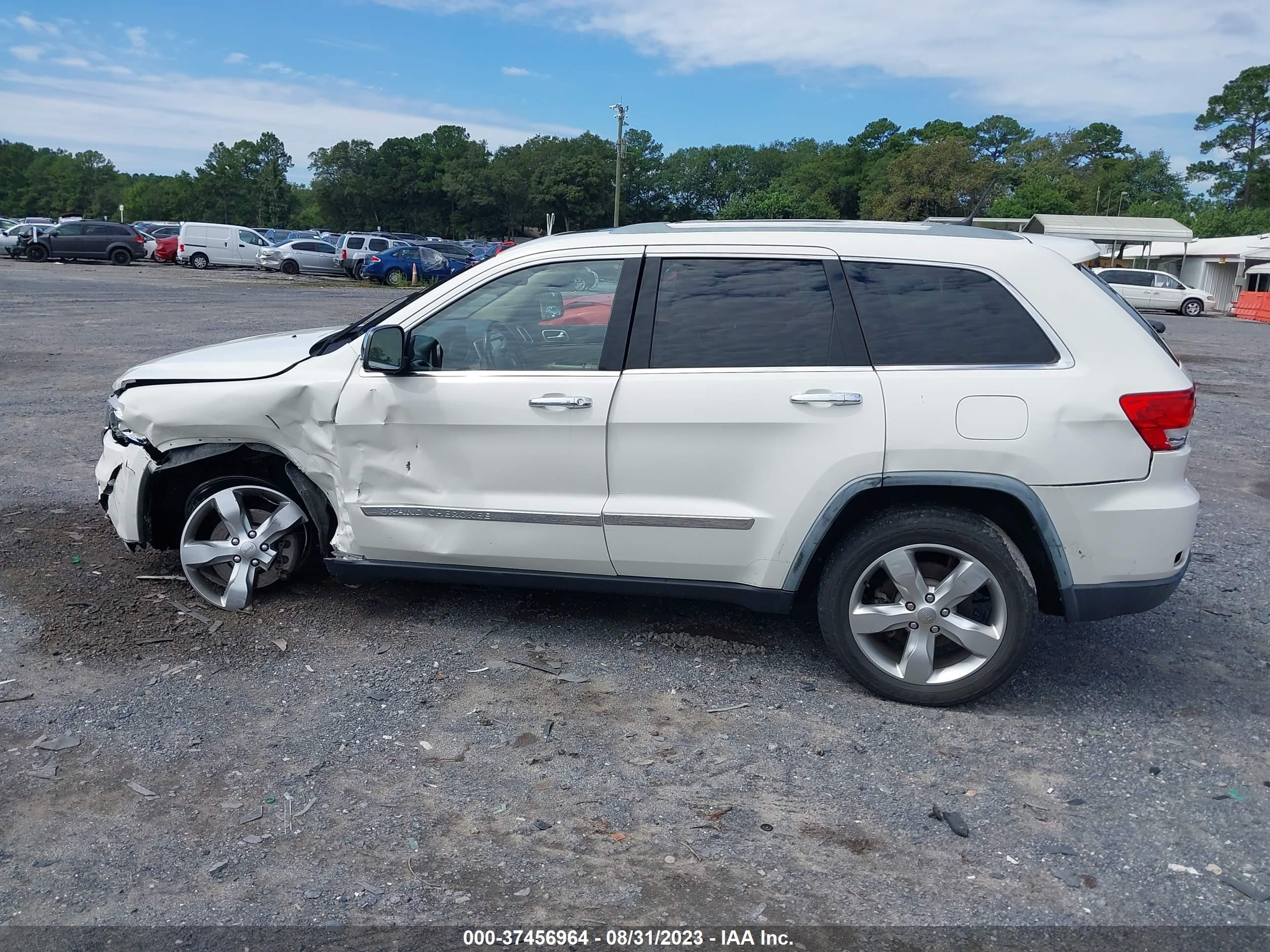 Photo 14 VIN: 1C4RJFBT4CC210960 - JEEP GRAND CHEROKEE 