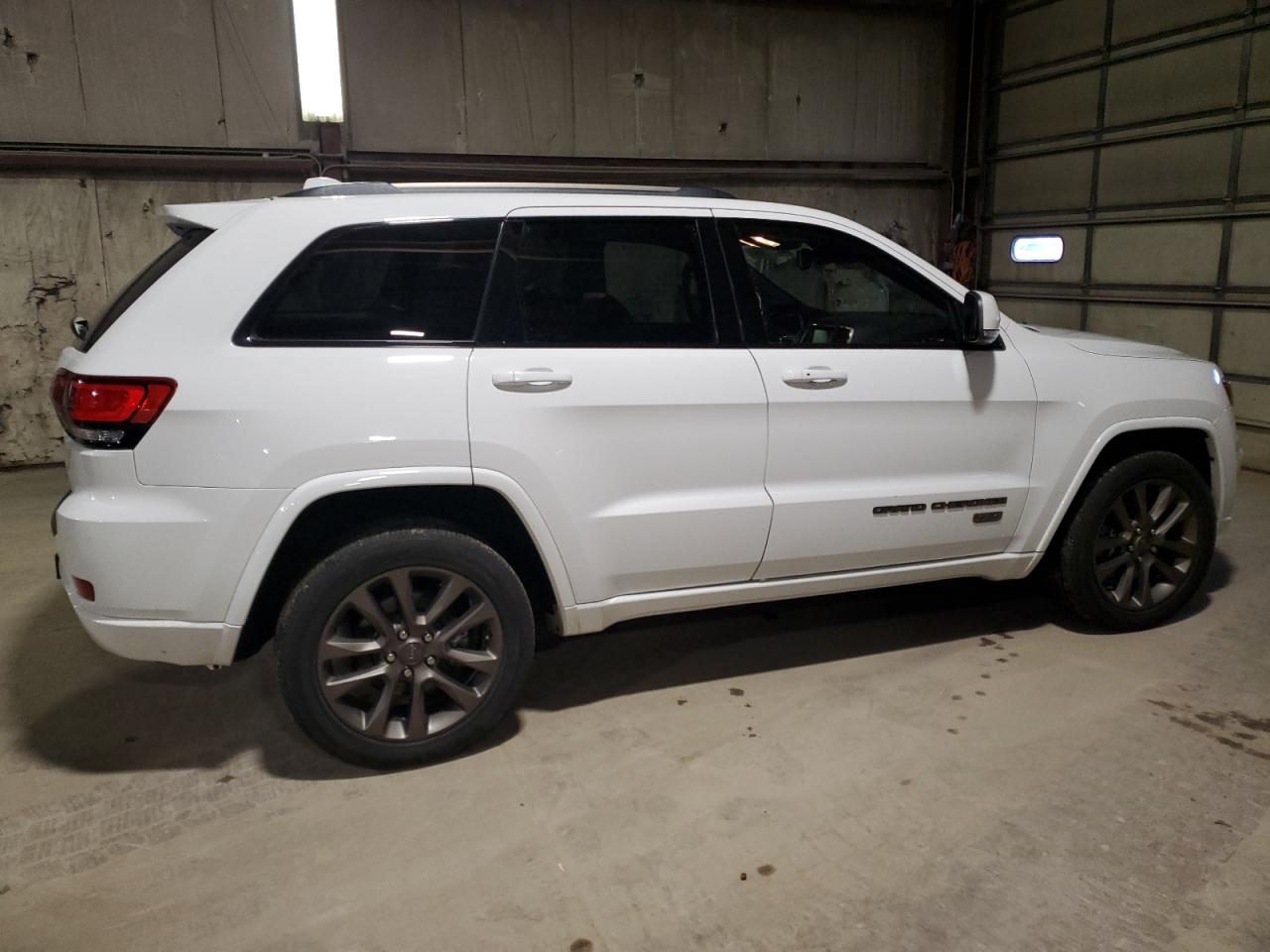 Photo 2 VIN: 1C4RJFBT5GC493620 - JEEP GRAND CHEROKEE 