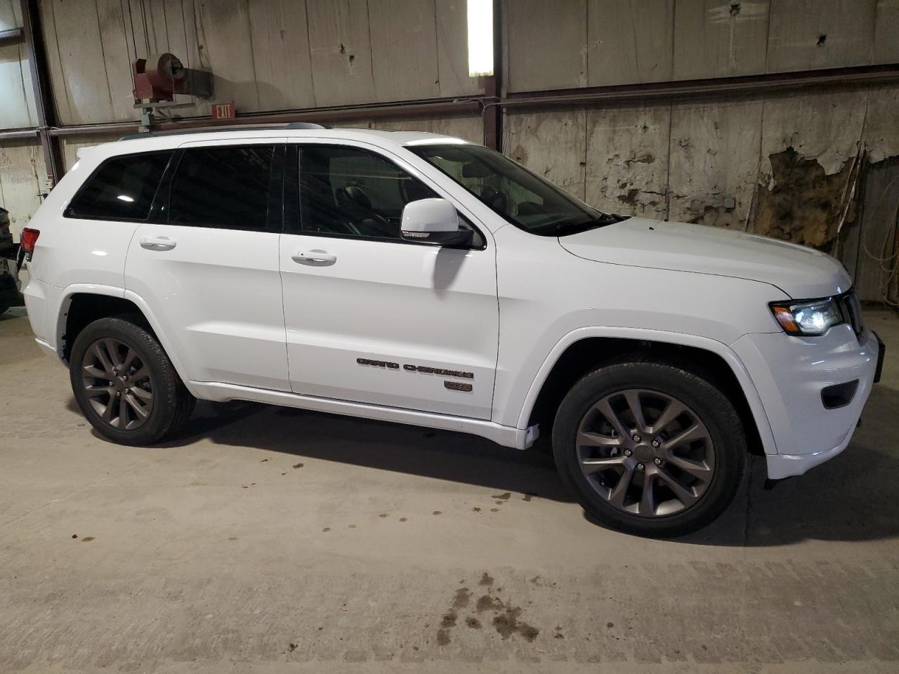 Photo 3 VIN: 1C4RJFBT5GC493620 - JEEP GRAND CHEROKEE 