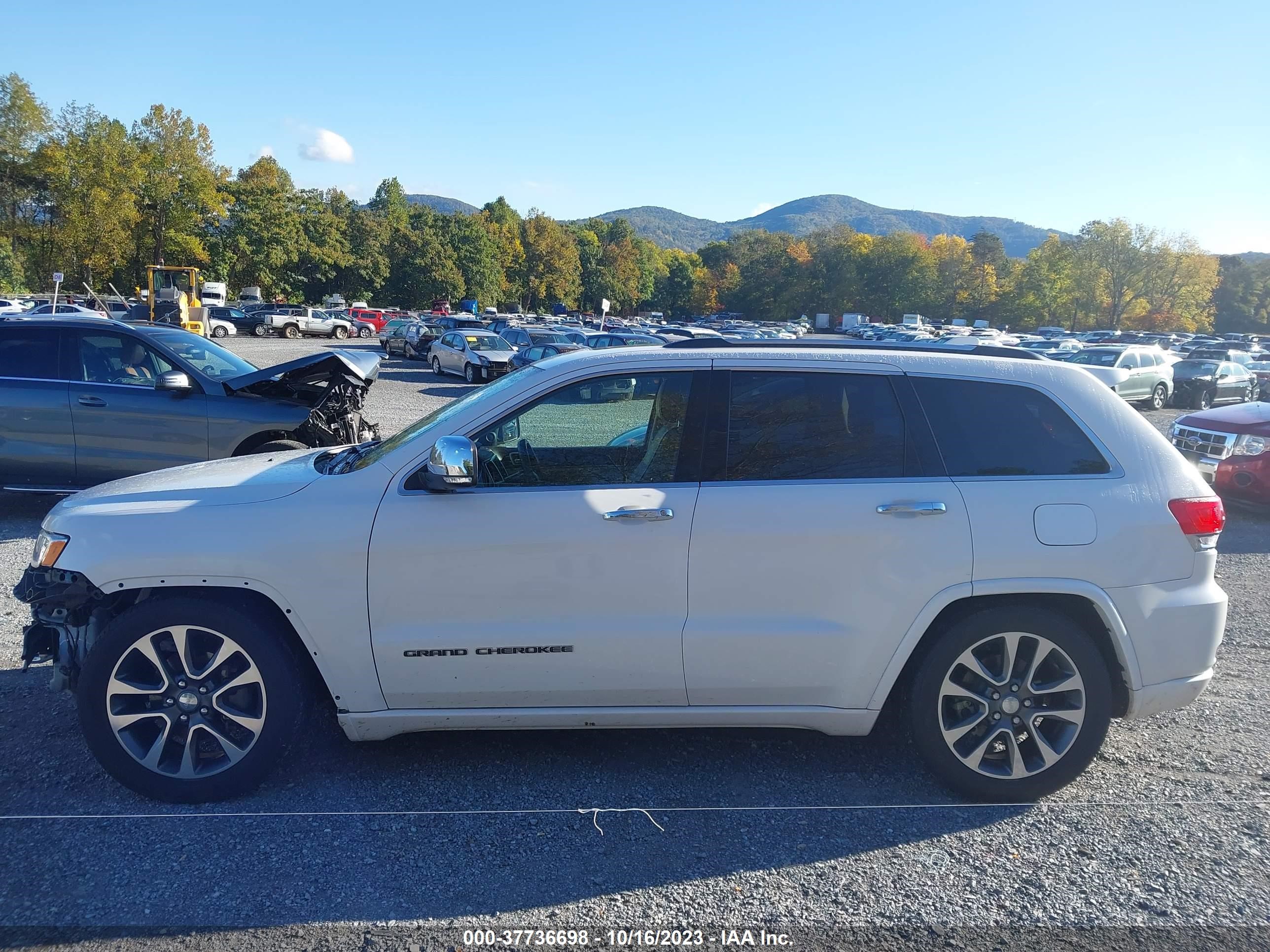 Photo 14 VIN: 1C4RJFCG2JC149137 - JEEP GRAND CHEROKEE 