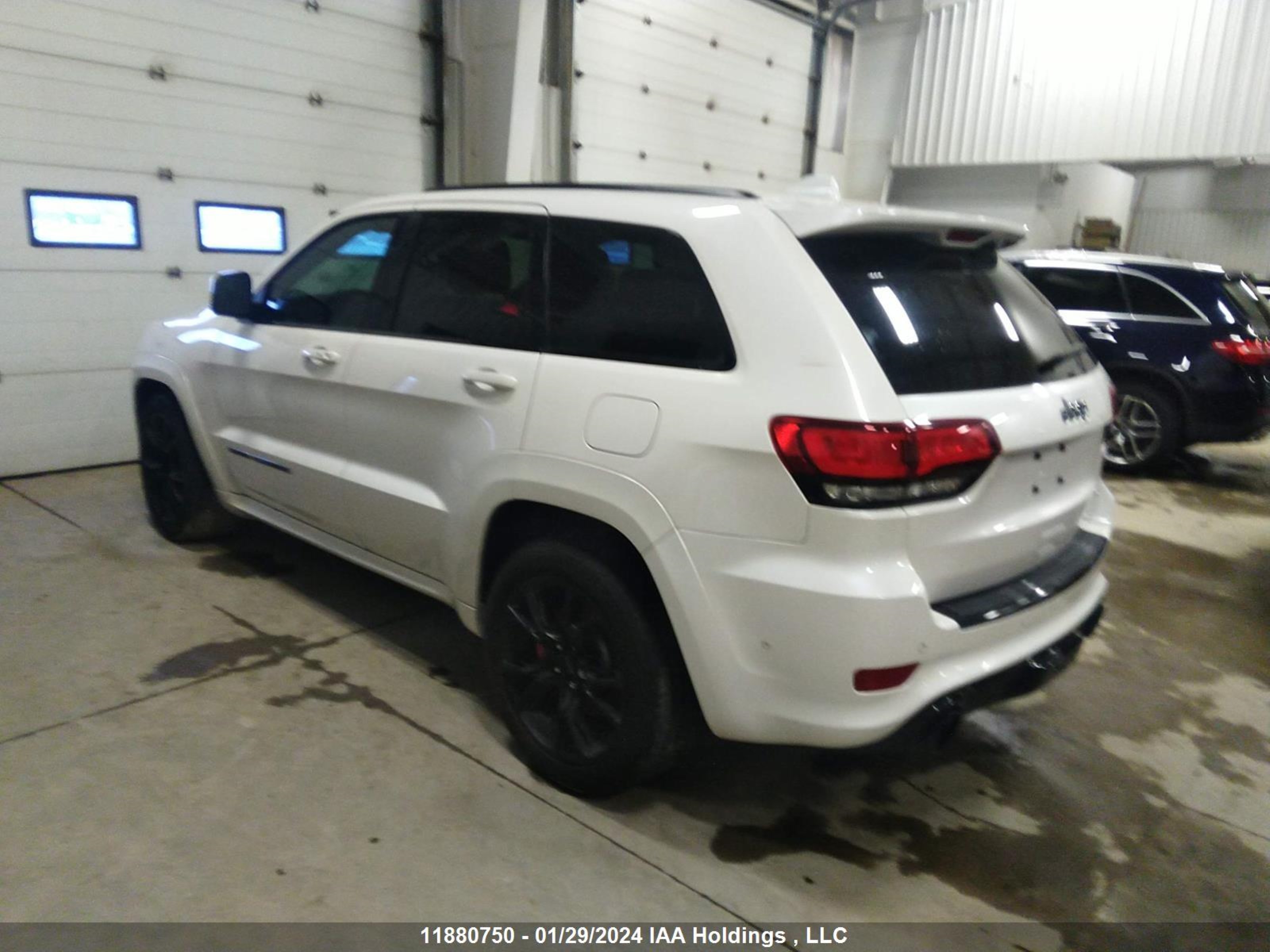 Photo 2 VIN: 1C4RJFDJ2HC807379 - JEEP GRAND CHEROKEE 