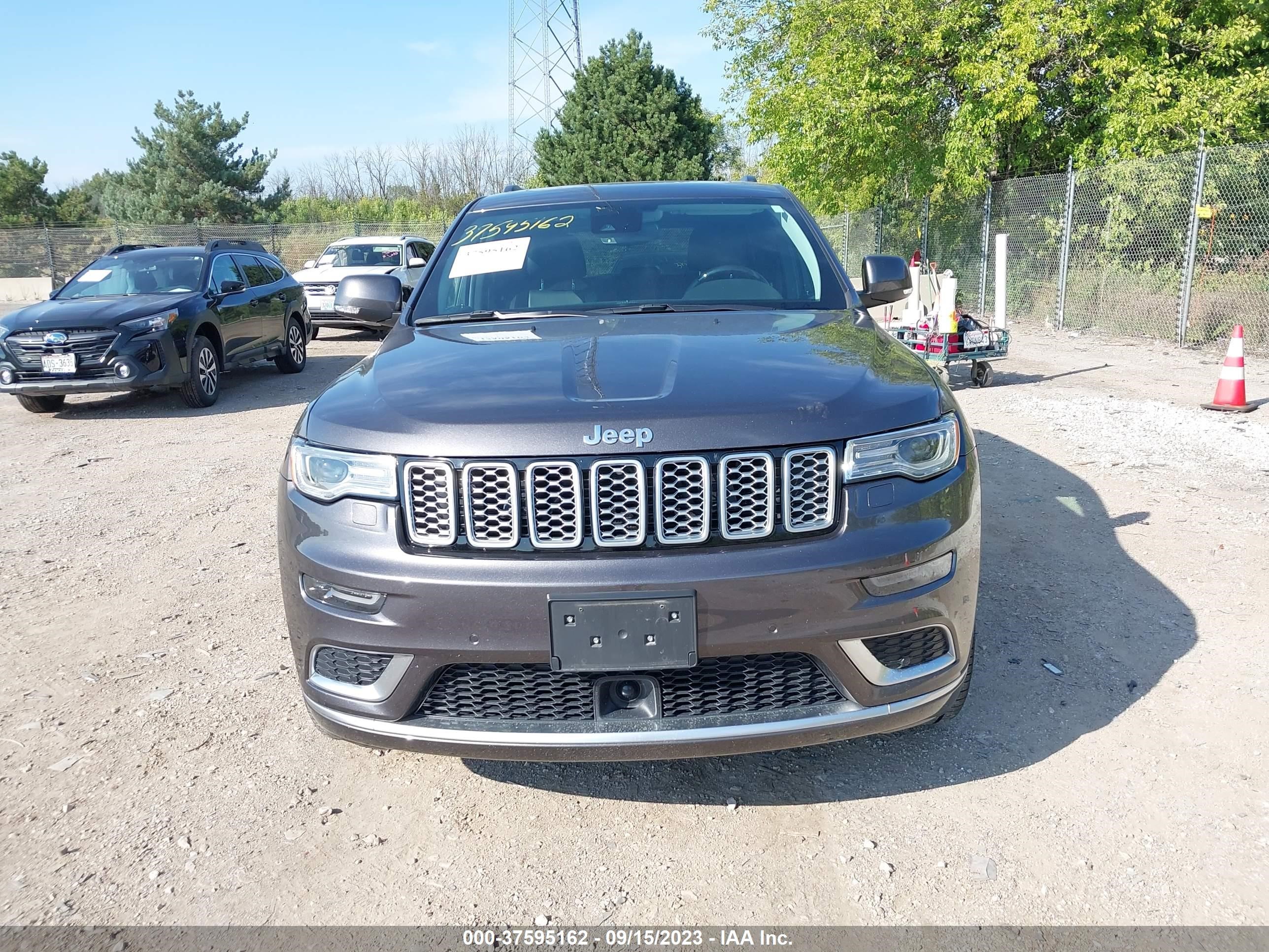 Photo 11 VIN: 1C4RJFJGXJC350285 - JEEP GRAND CHEROKEE 