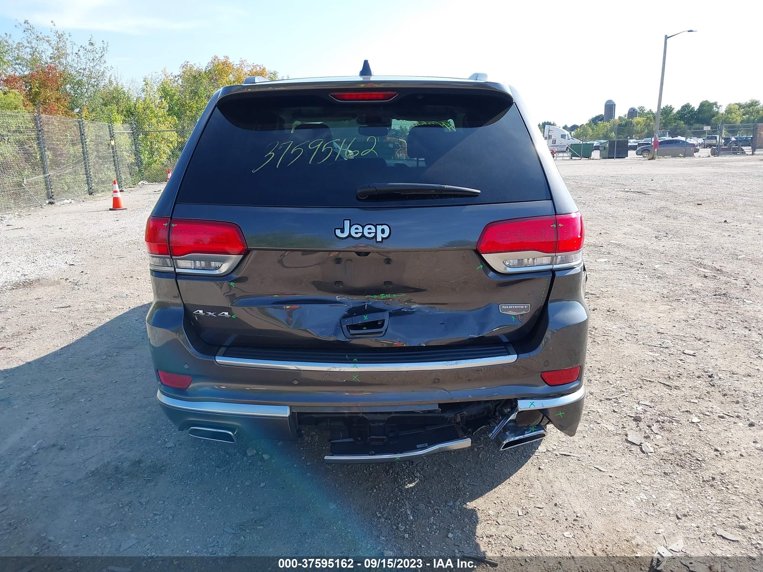 Photo 15 VIN: 1C4RJFJGXJC350285 - JEEP GRAND CHEROKEE 