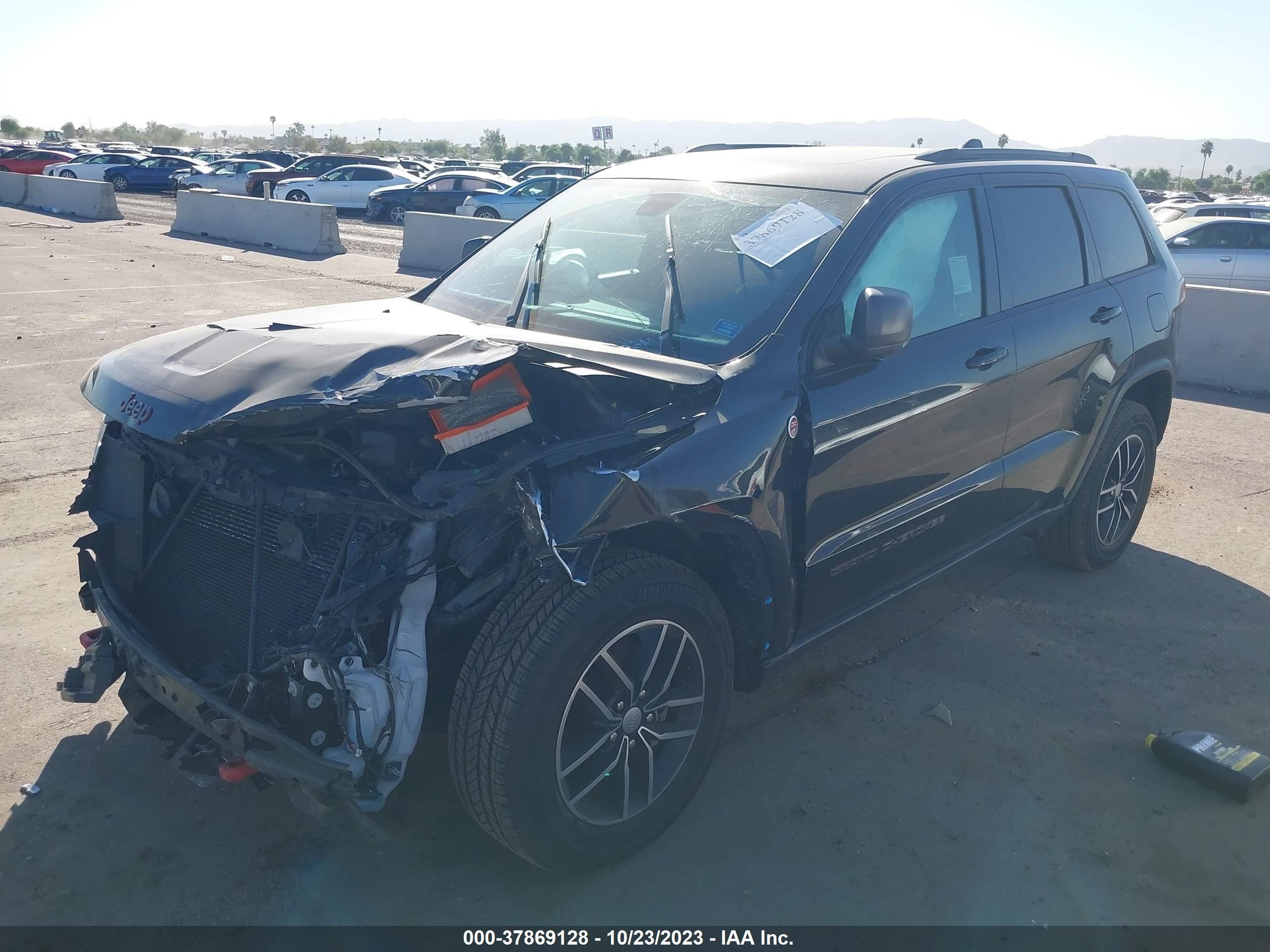 Photo 1 VIN: 1C4RJFLG2JC207330 - JEEP GRAND CHEROKEE 