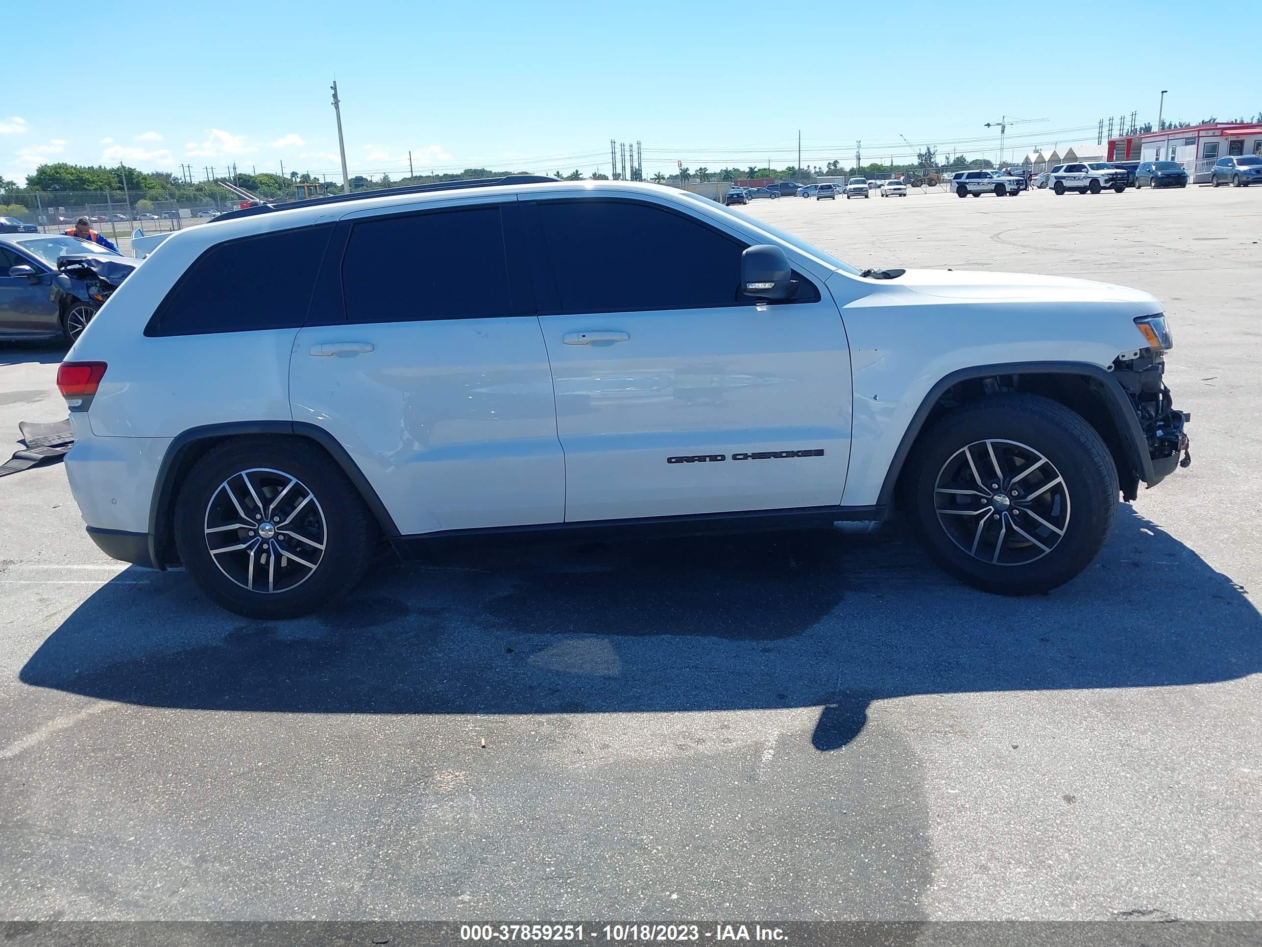 Photo 13 VIN: 1C4RJFLG5HC873883 - JEEP GRAND CHEROKEE 