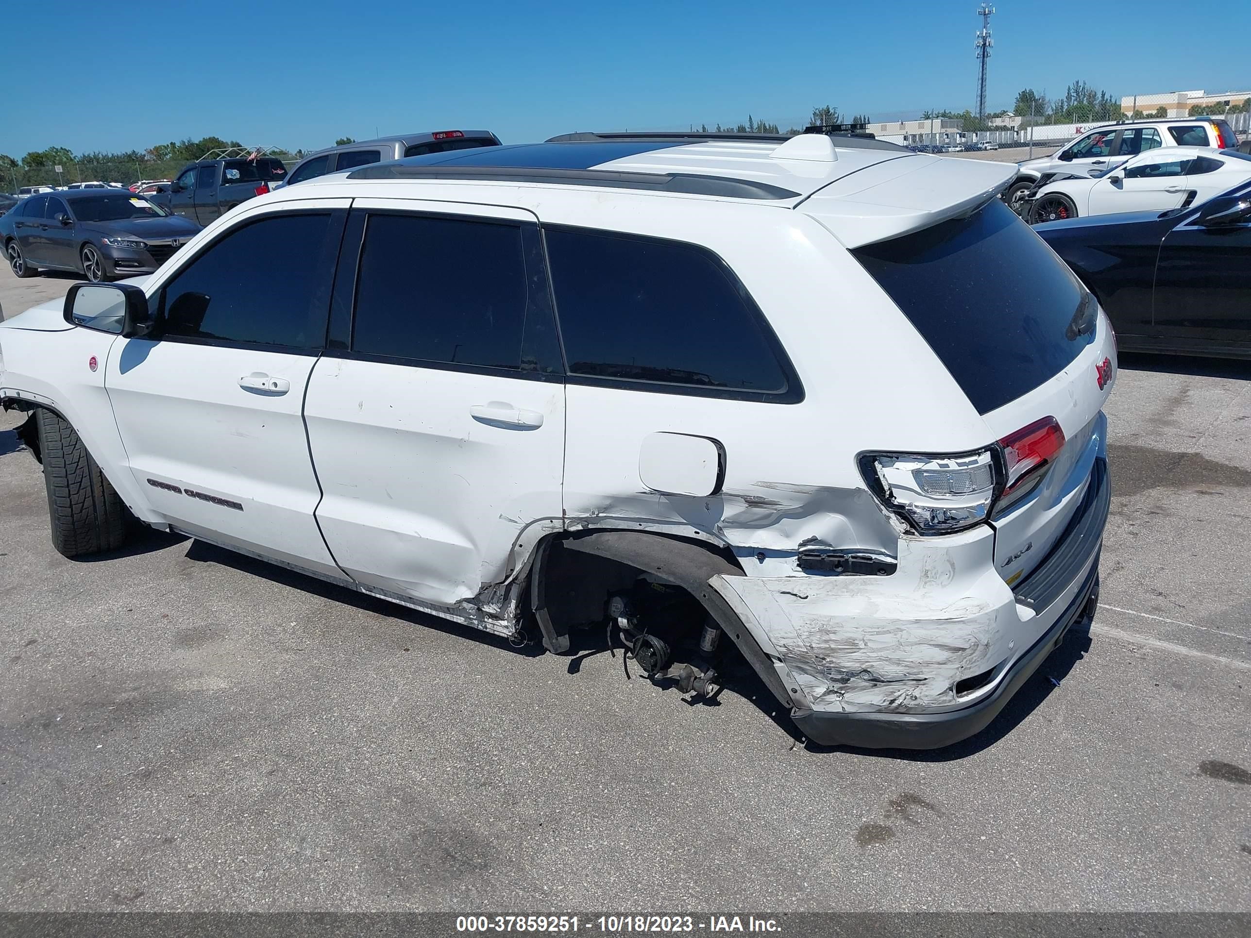 Photo 2 VIN: 1C4RJFLG5HC873883 - JEEP GRAND CHEROKEE 