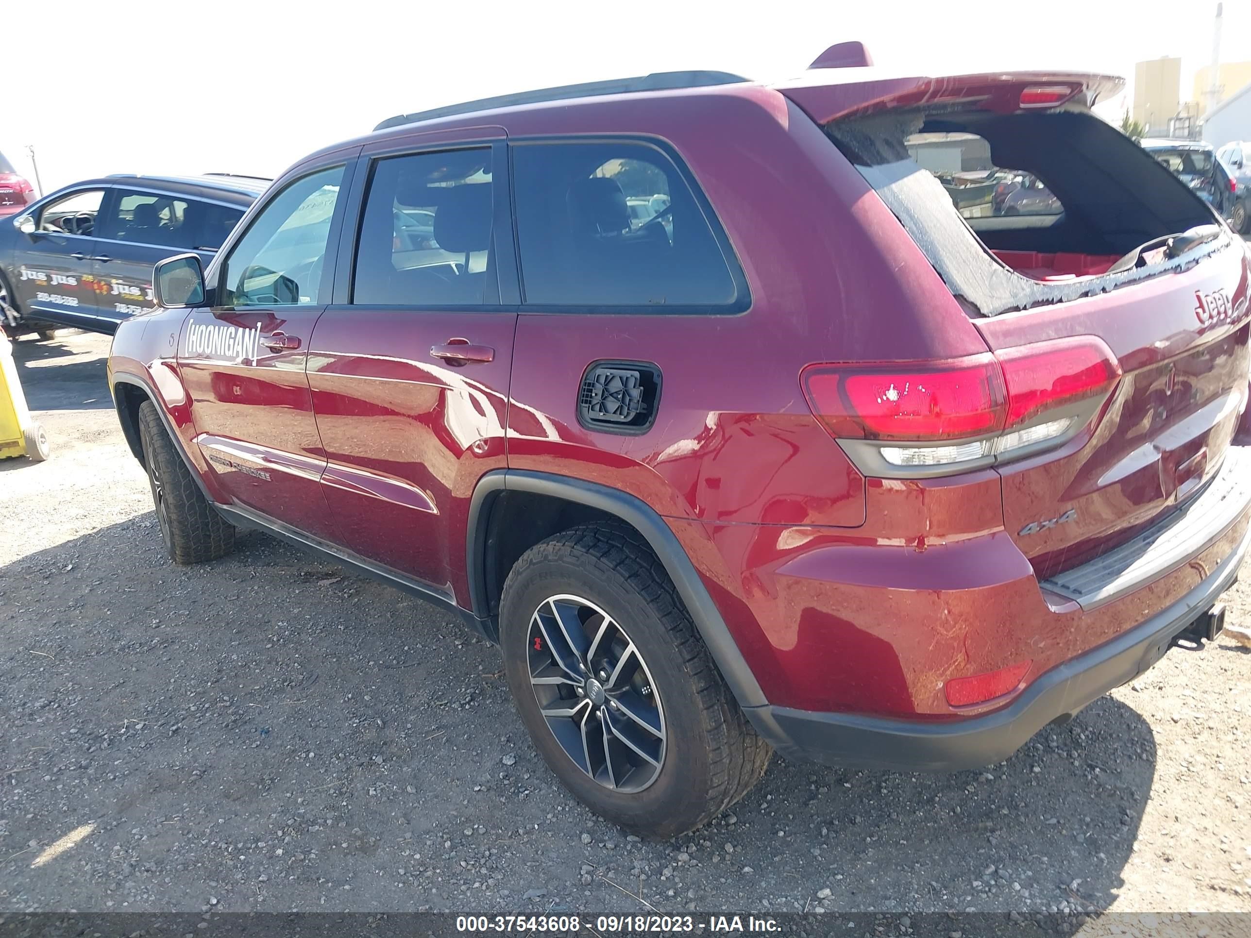 Photo 2 VIN: 1C4RJFLG5JC212215 - JEEP GRAND CHEROKEE 