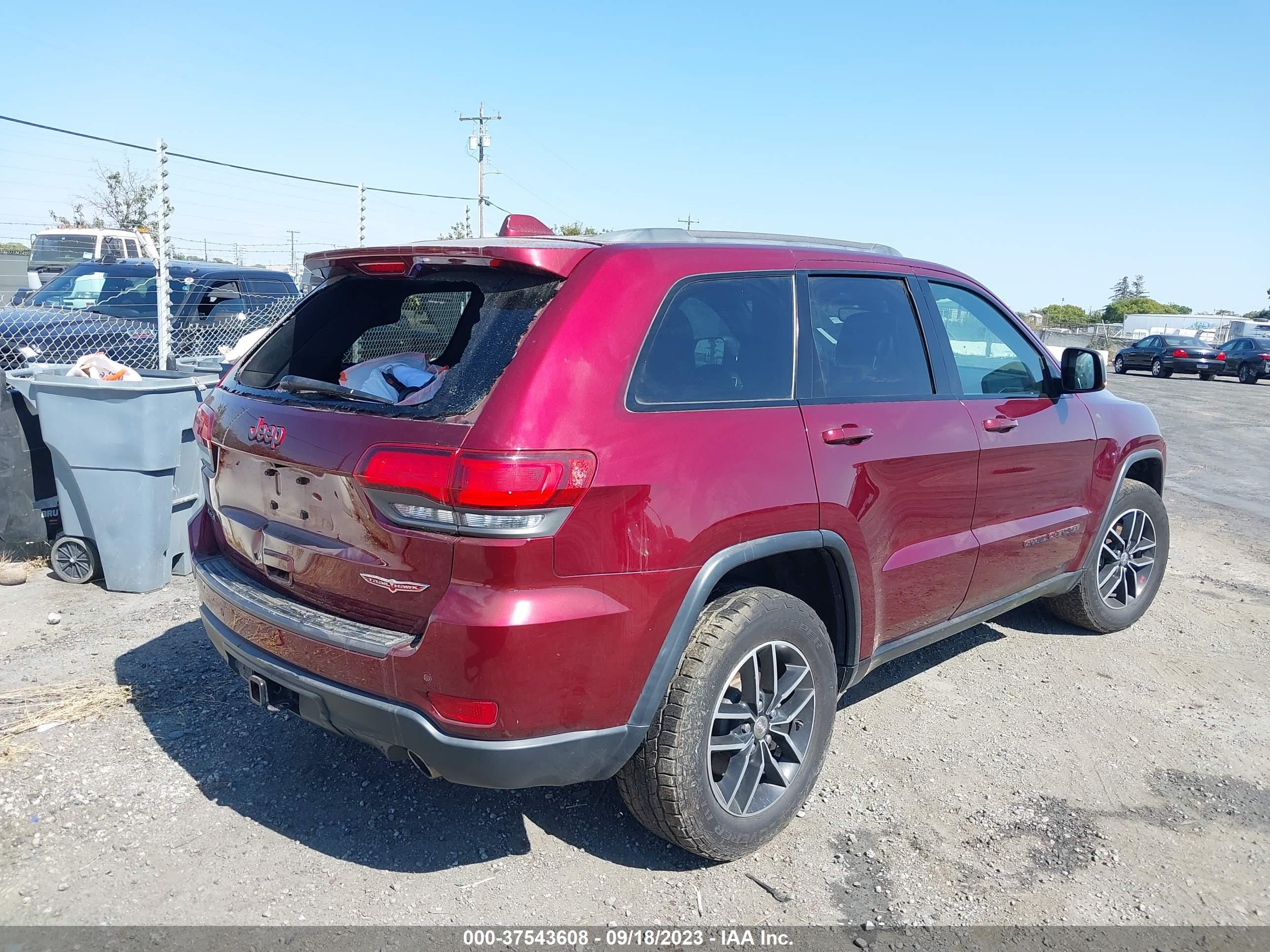 Photo 3 VIN: 1C4RJFLG5JC212215 - JEEP GRAND CHEROKEE 