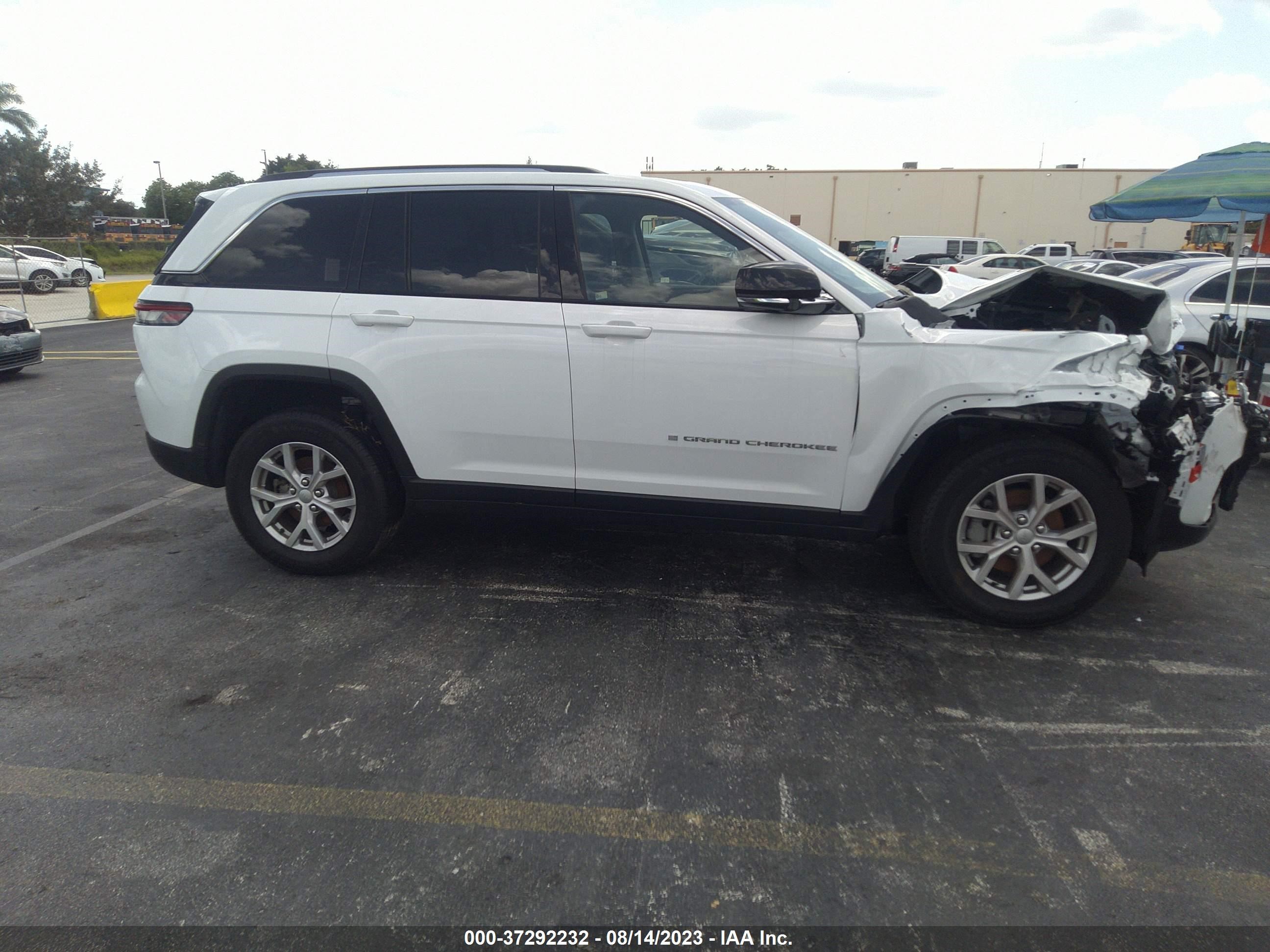 Photo 12 VIN: 1C4RJGBG2N8630750 - JEEP GRAND CHEROKEE 