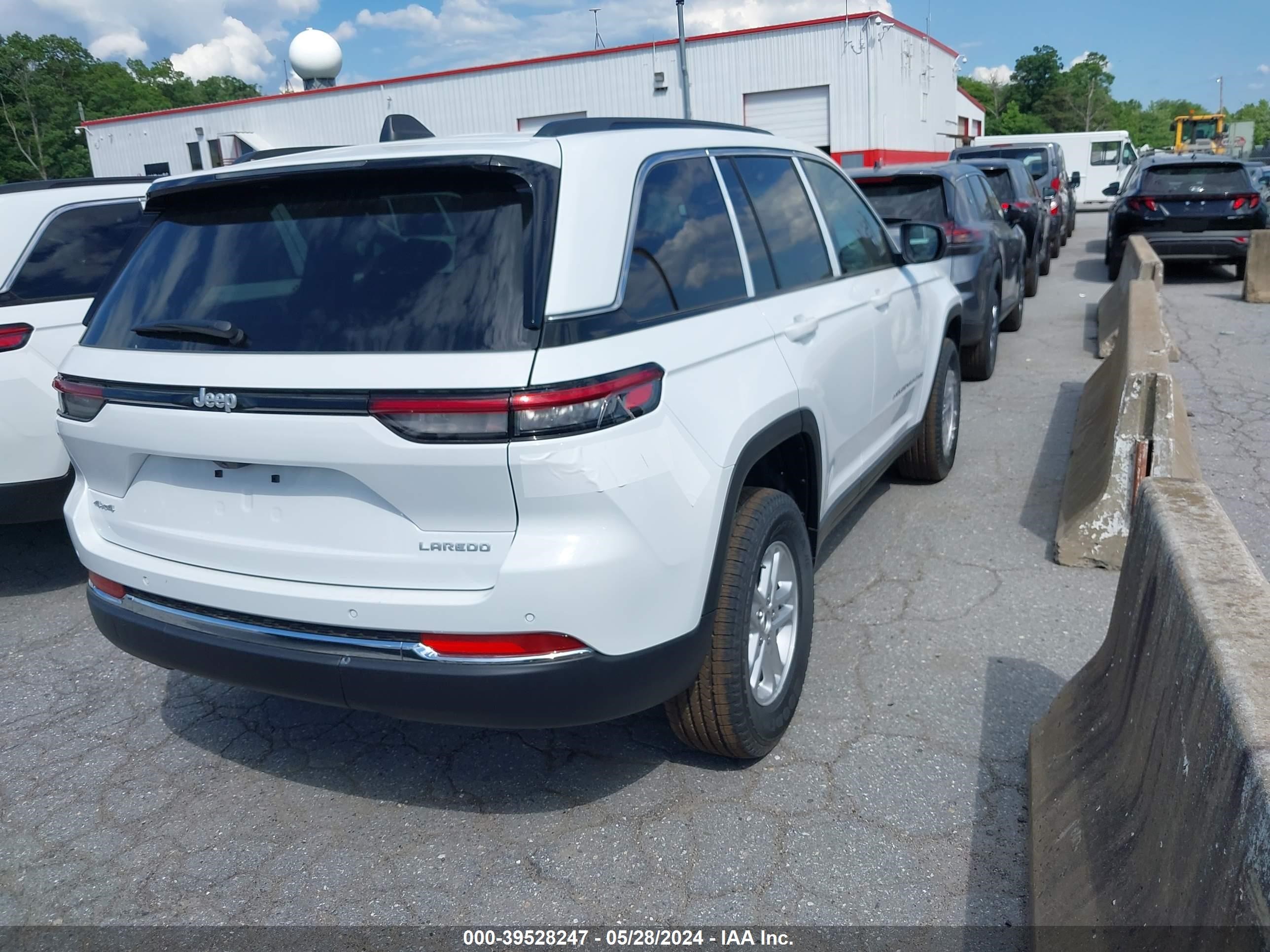 Photo 3 VIN: 1C4RJHAG0R8588978 - JEEP GRAND CHEROKEE 