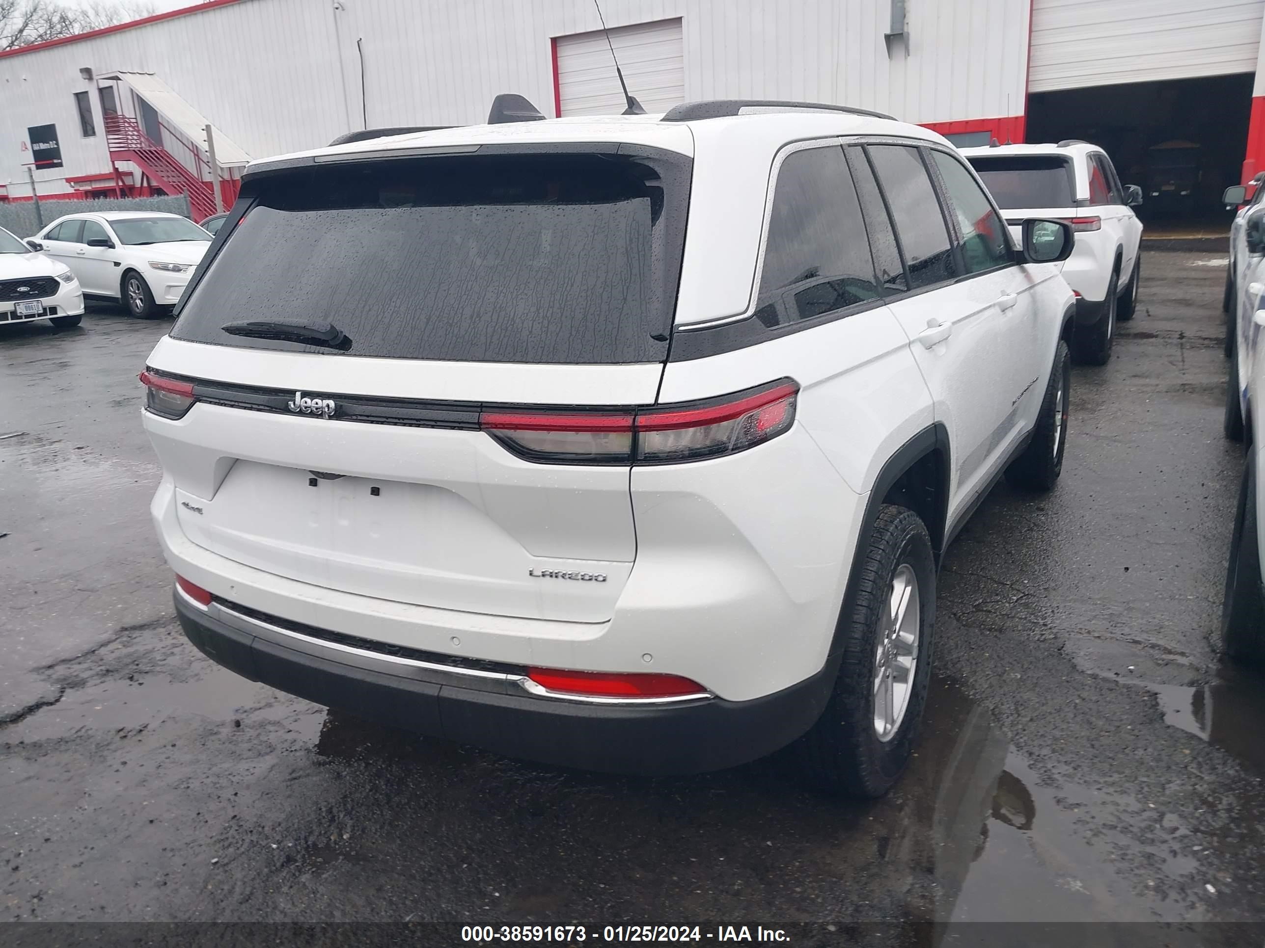 Photo 3 VIN: 1C4RJHAG1R8958304 - JEEP GRAND CHEROKEE 