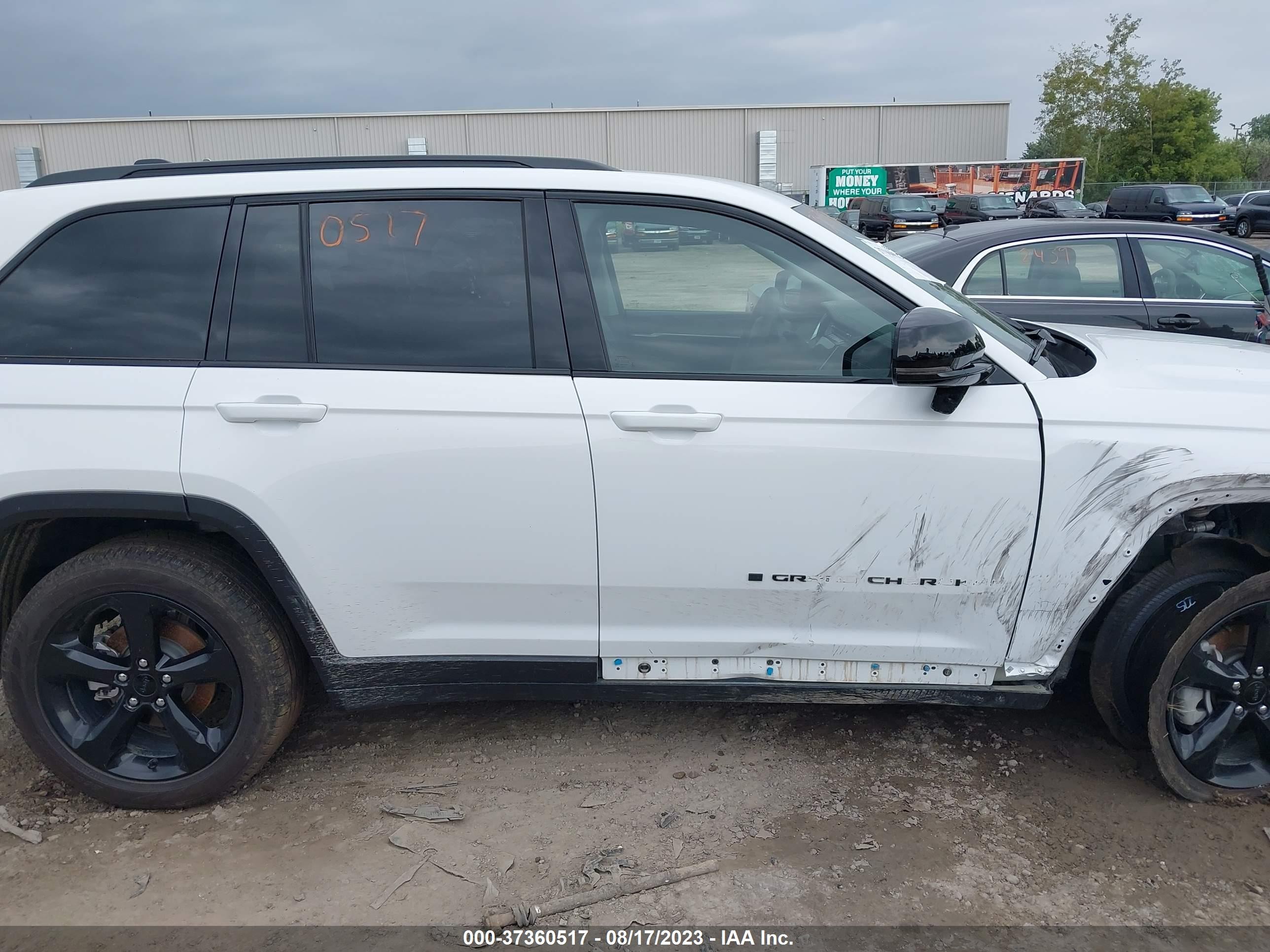 Photo 13 VIN: 1C4RJHBG7PC500985 - JEEP GRAND CHEROKEE 