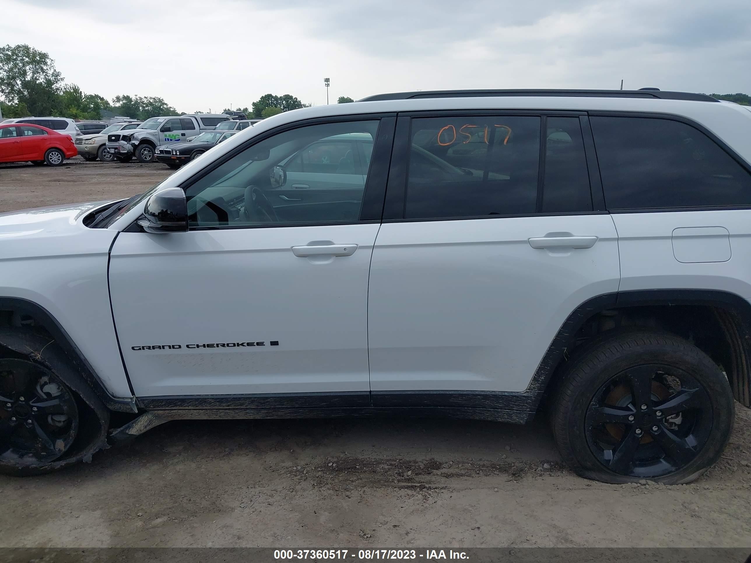 Photo 14 VIN: 1C4RJHBG7PC500985 - JEEP GRAND CHEROKEE 