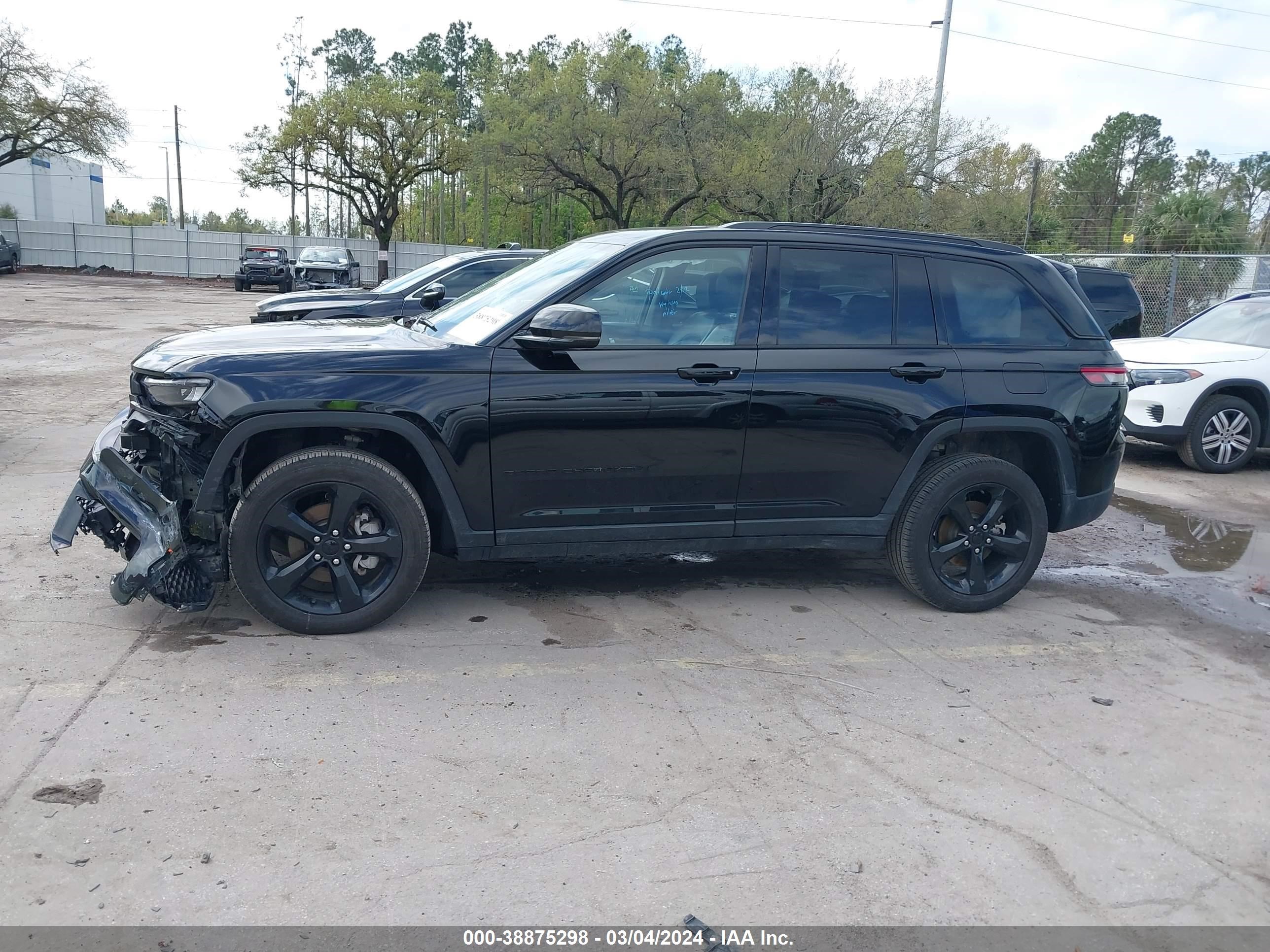 Photo 13 VIN: 1C4RJHBG9PC569175 - JEEP GRAND CHEROKEE 