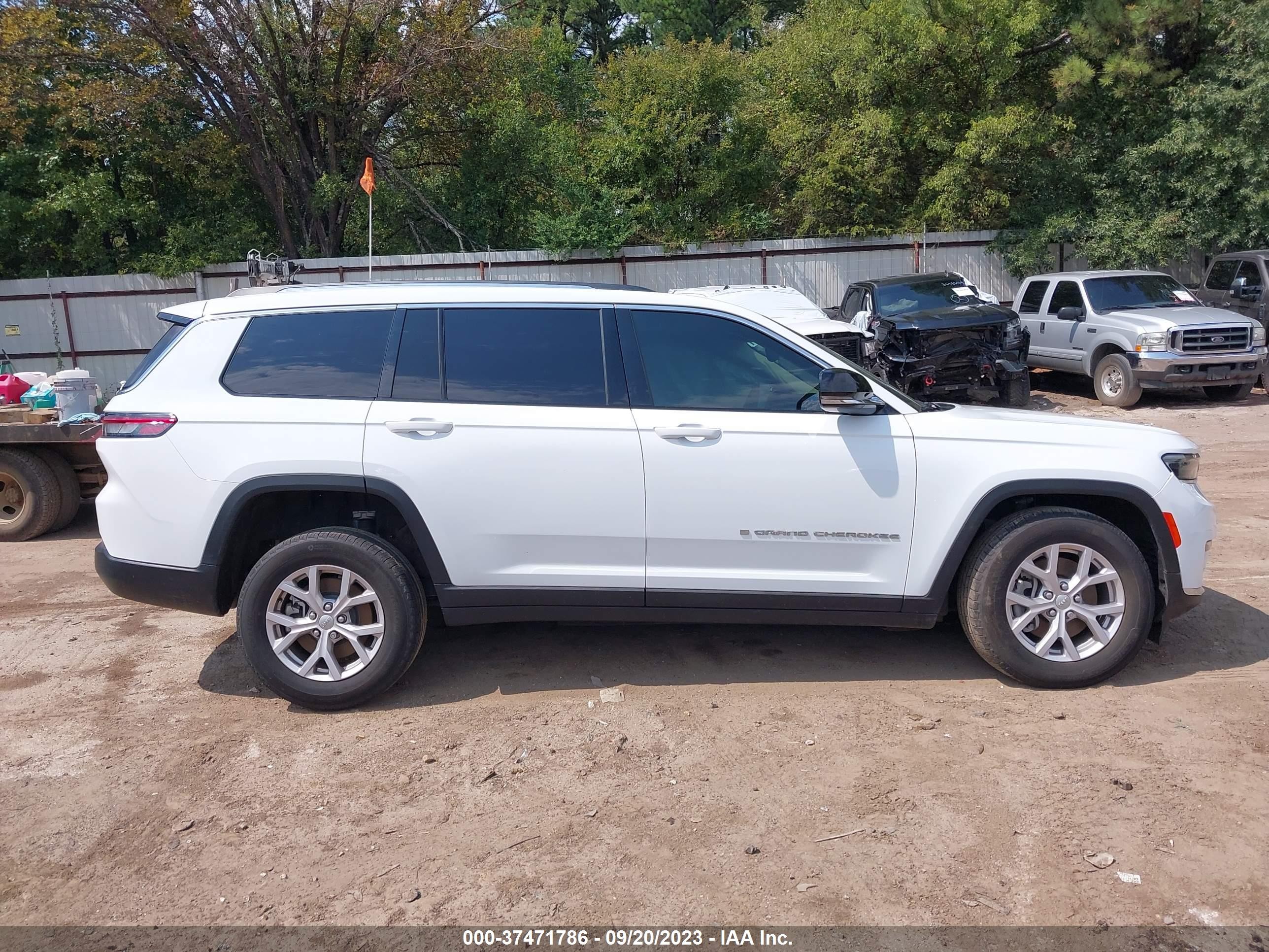 Photo 12 VIN: 1C4RJJBG9N8581611 - JEEP GRAND CHEROKEE 