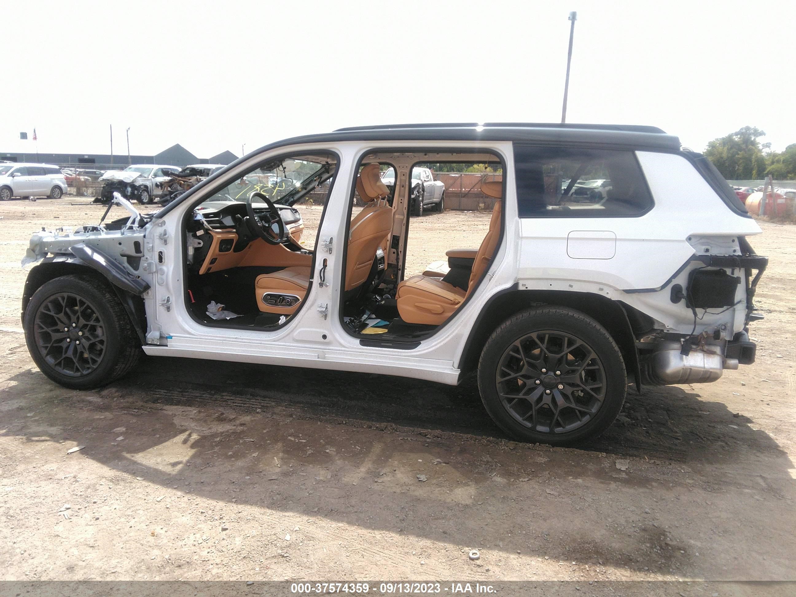 Photo 13 VIN: 1C4RJKET4P8864581 - JEEP GRAND CHEROKEE 