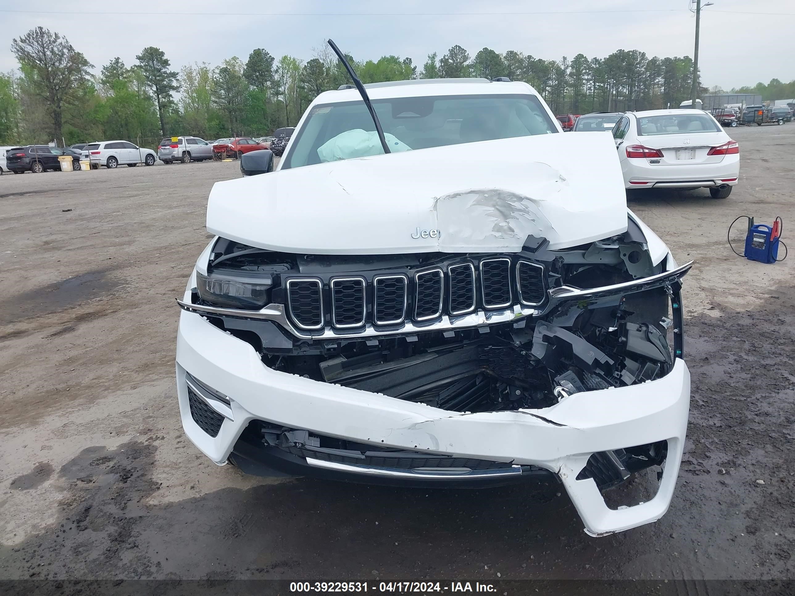 Photo 11 VIN: 1C4RJYB60R8958218 - JEEP GRAND CHEROKEE 