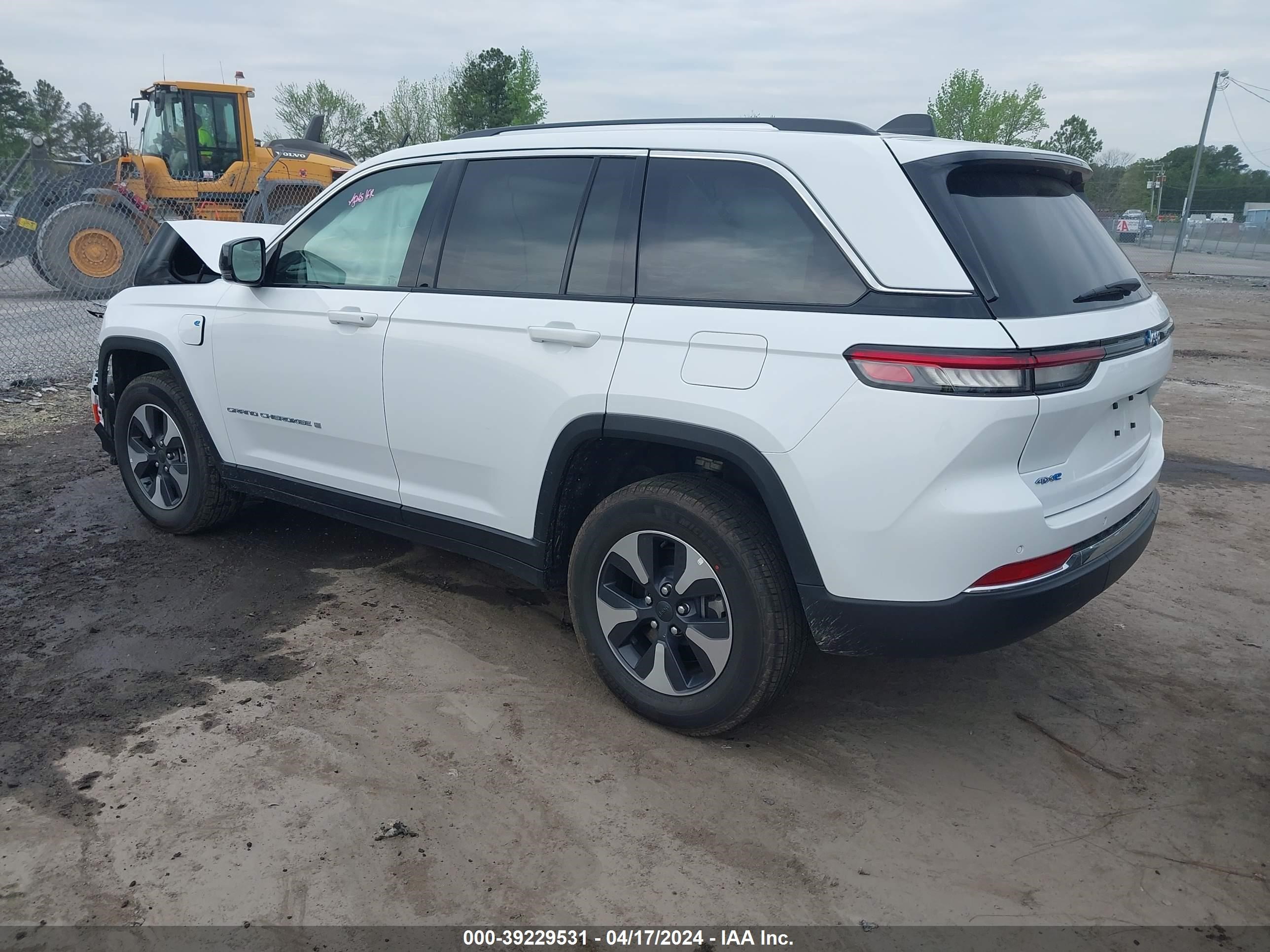 Photo 2 VIN: 1C4RJYB60R8958218 - JEEP GRAND CHEROKEE 