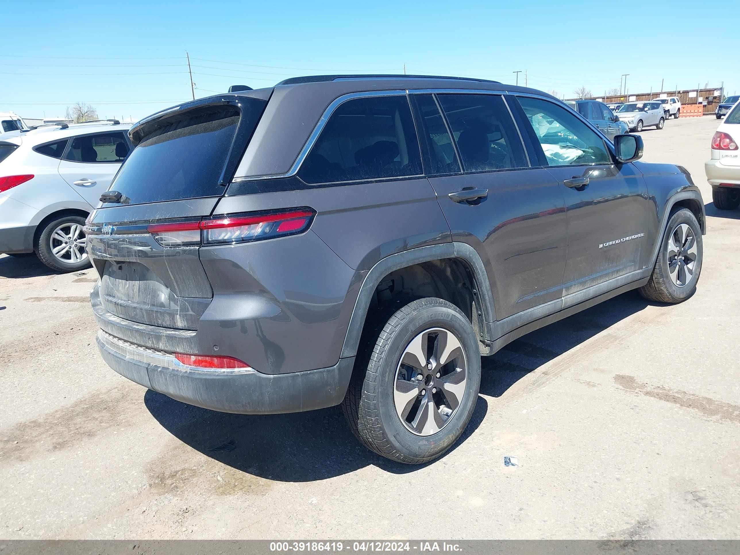 Photo 3 VIN: 1C4RJYB63R8959024 - JEEP GRAND CHEROKEE 