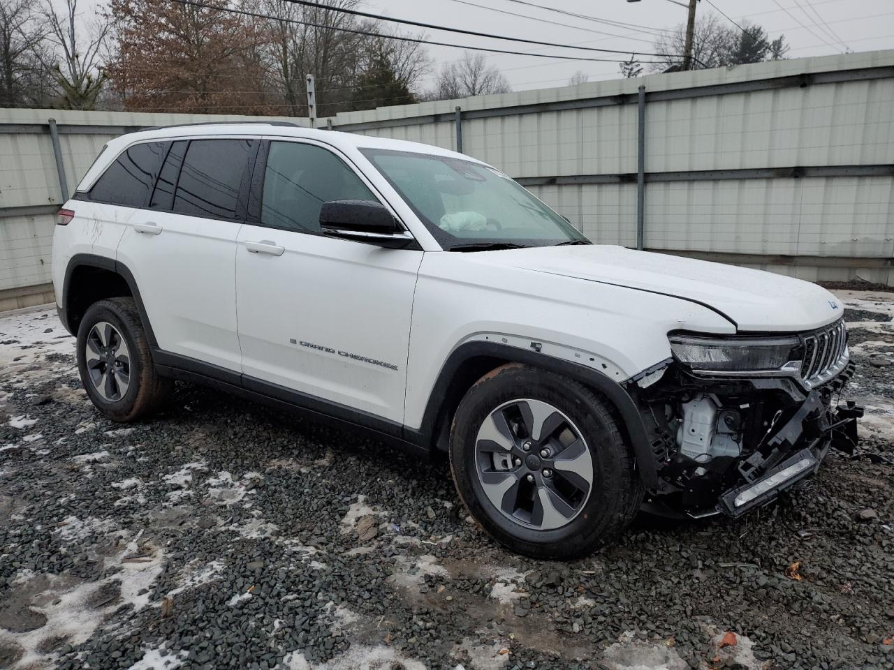 Photo 3 VIN: 1C4RJYB64N8748067 - JEEP GRAND CHEROKEE 