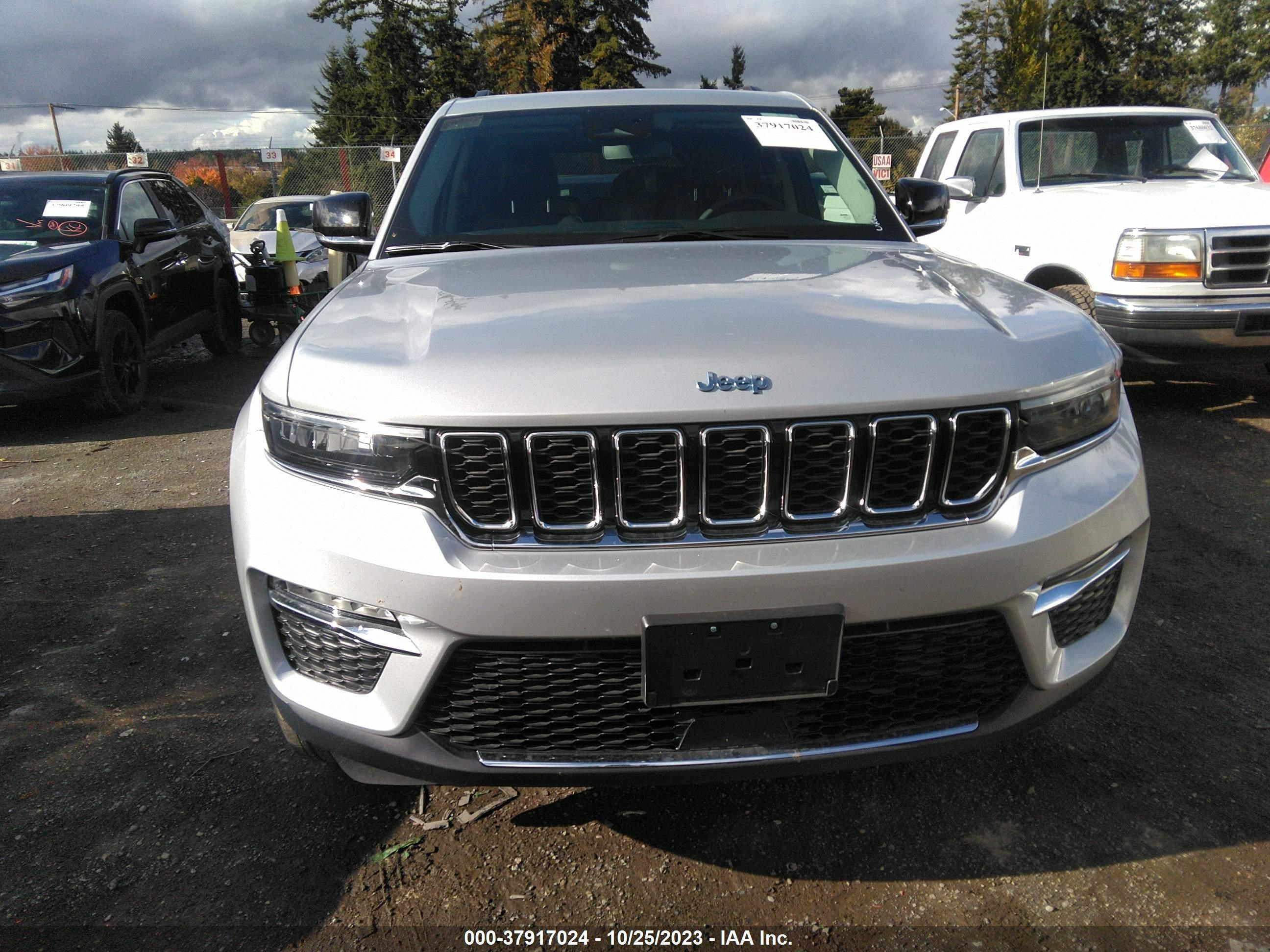 Photo 11 VIN: 1C4RJYB65PC623885 - JEEP GRAND CHEROKEE 