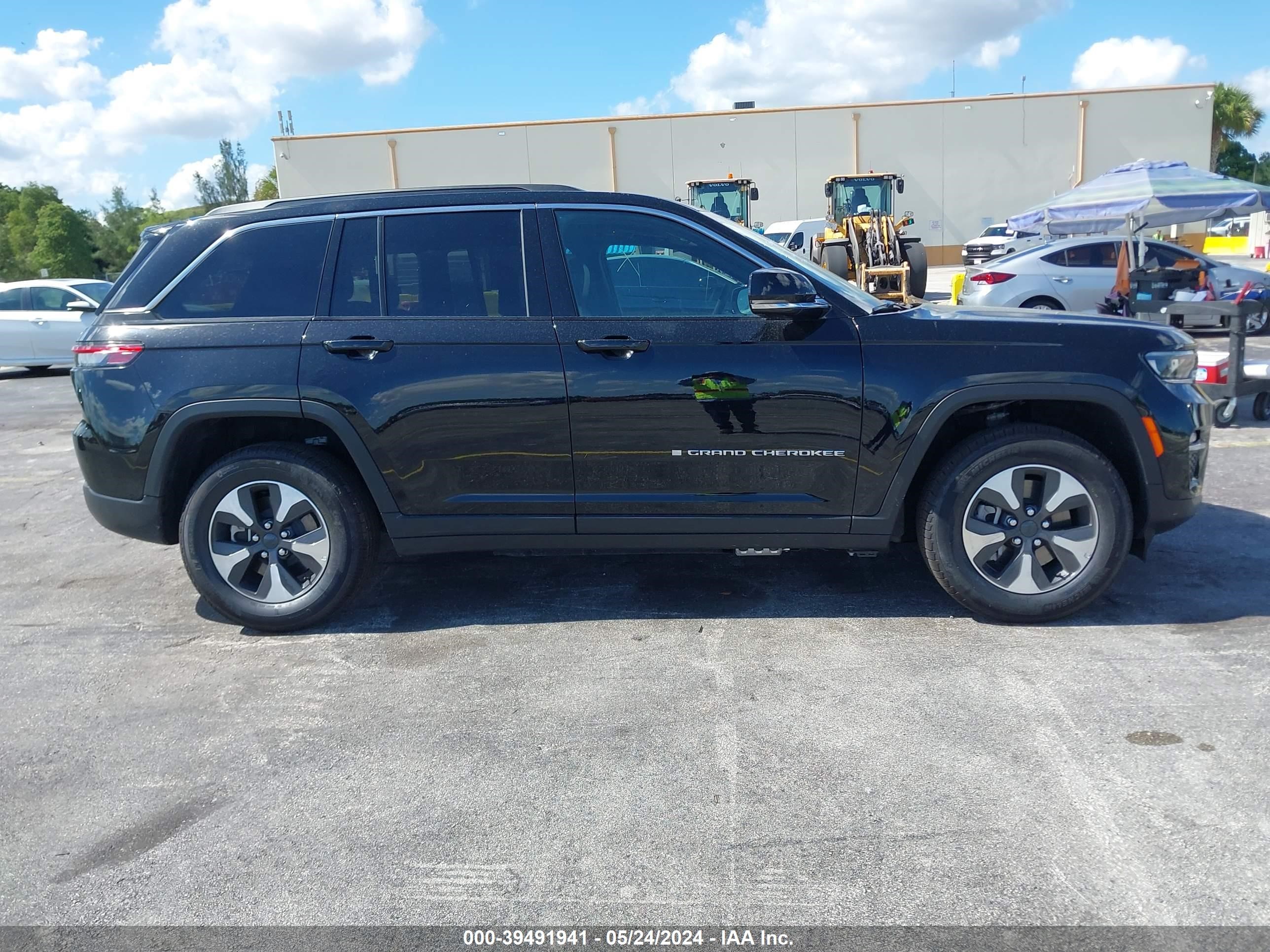 Photo 12 VIN: 1C4RJYB66RC121034 - JEEP GRAND CHEROKEE 