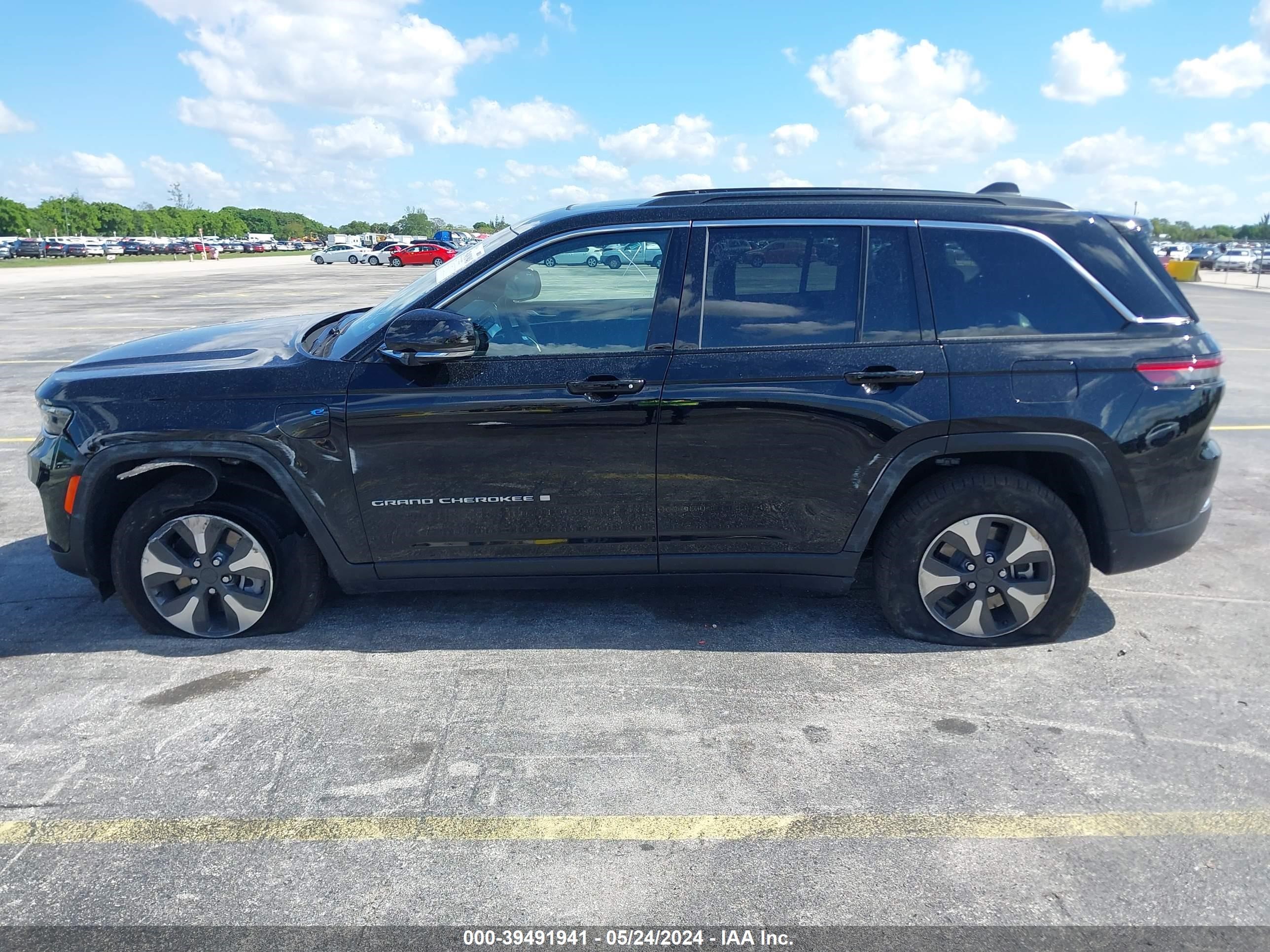 Photo 13 VIN: 1C4RJYB66RC121034 - JEEP GRAND CHEROKEE 