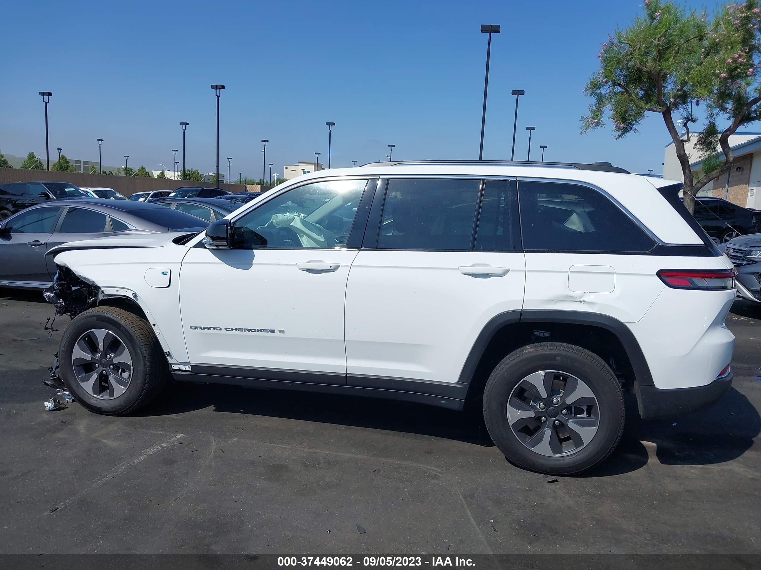 Photo 14 VIN: 1C4RJYB67N8716973 - JEEP GRAND CHEROKEE 