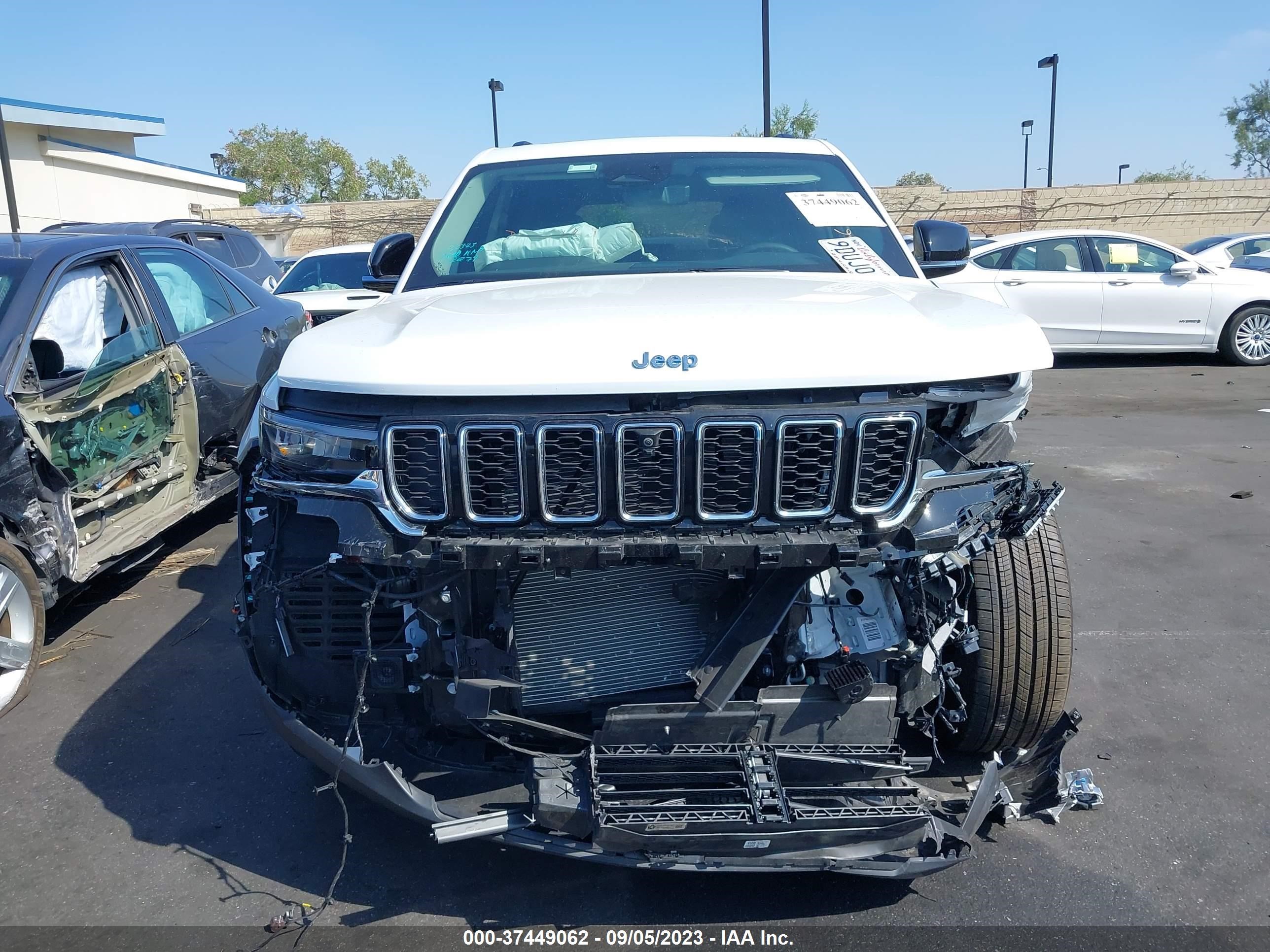 Photo 5 VIN: 1C4RJYB67N8716973 - JEEP GRAND CHEROKEE 