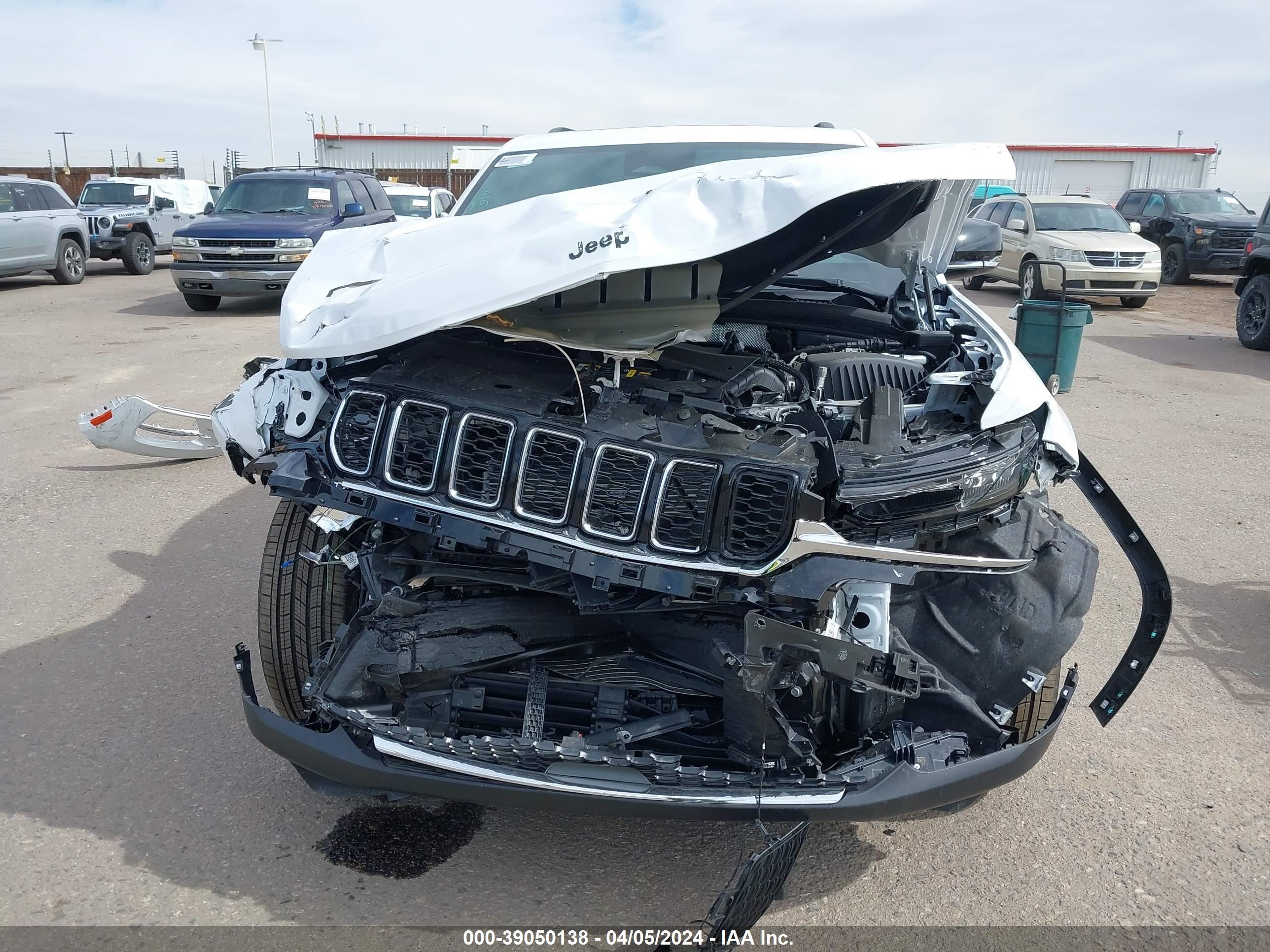 Photo 12 VIN: 1C4RJYB67RC116778 - JEEP GRAND CHEROKEE 