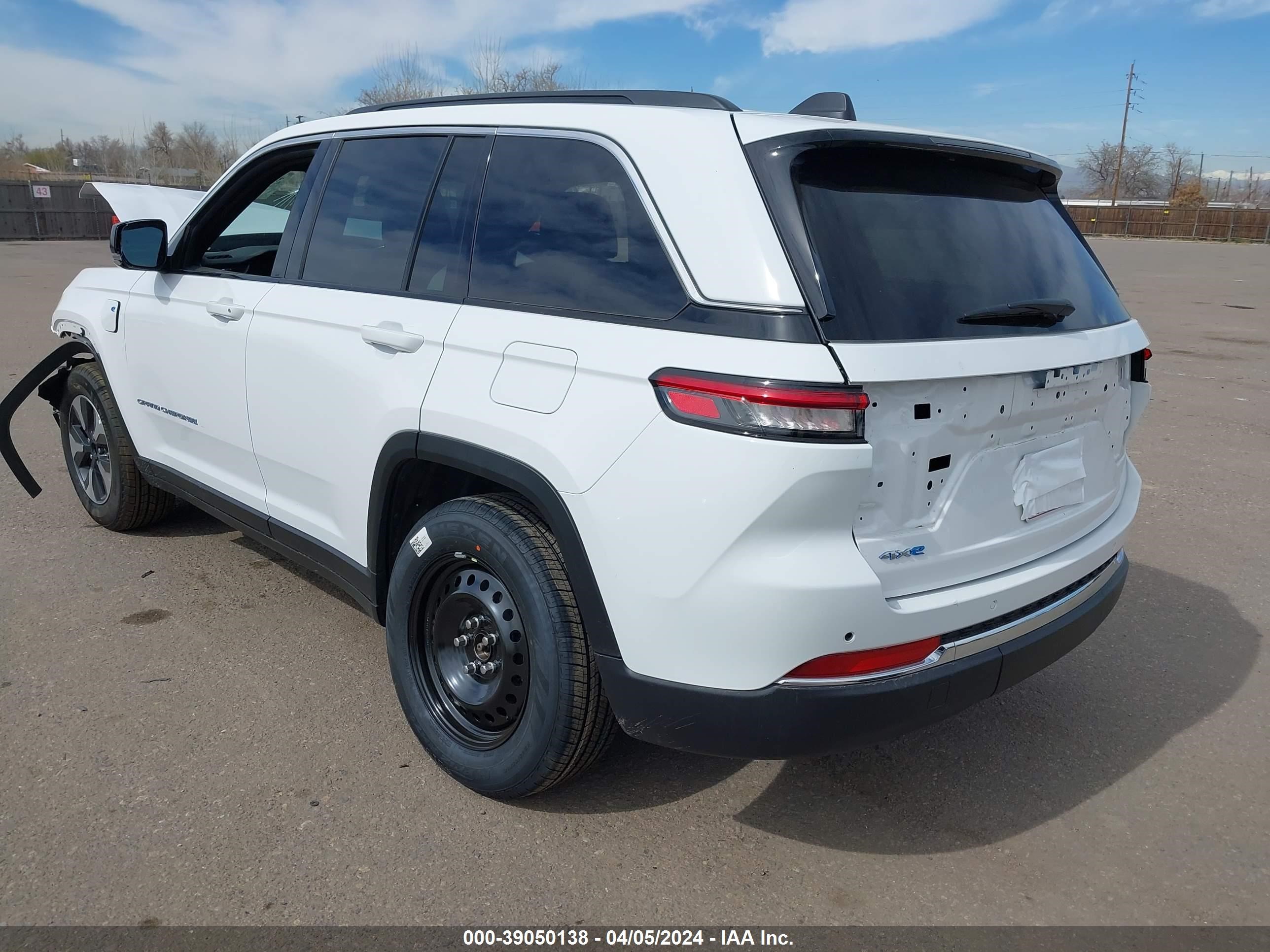 Photo 2 VIN: 1C4RJYB67RC116778 - JEEP GRAND CHEROKEE 