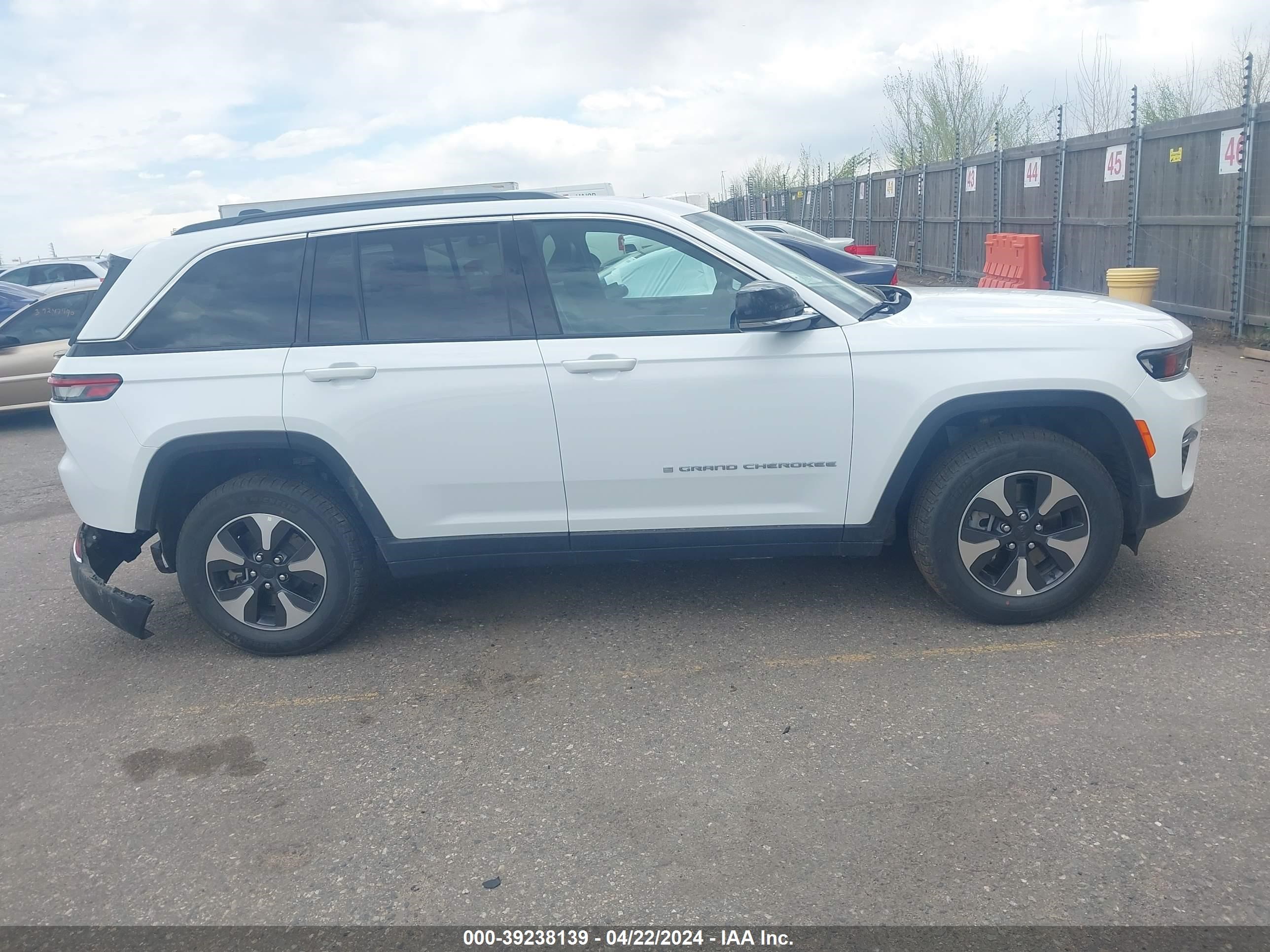 Photo 12 VIN: 1C4RJYB69R8515937 - JEEP GRAND CHEROKEE 