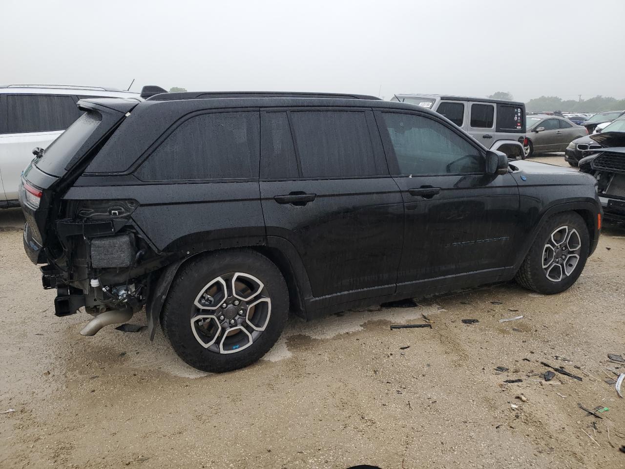 Photo 2 VIN: 1C4RJYC6XN8746743 - JEEP GRAND CHEROKEE 