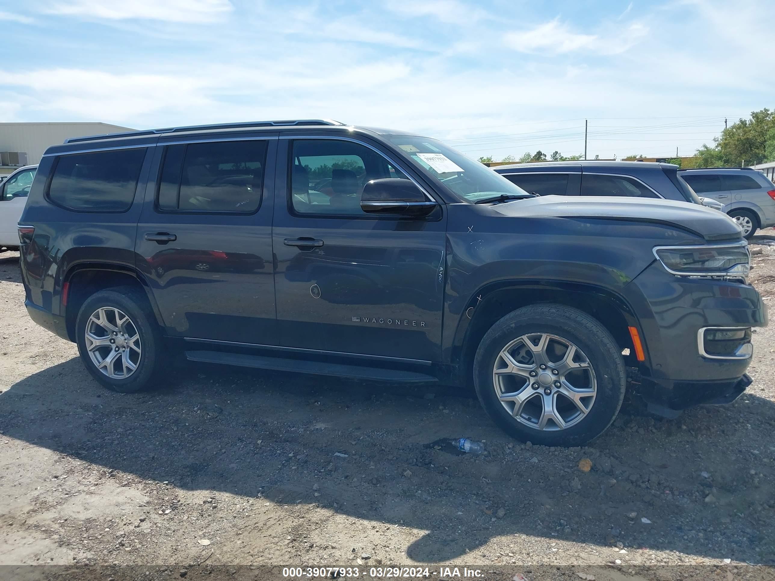 Photo 12 VIN: 1C4SJVBT3NS200795 - JEEP GRAND WAGONEER 