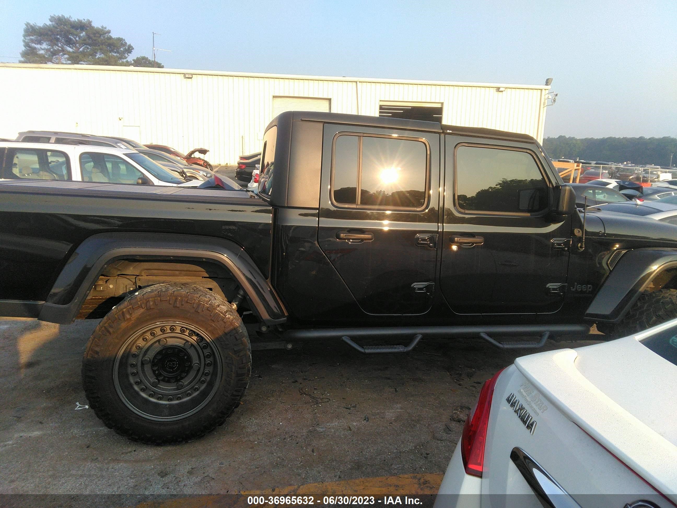 Photo 11 VIN: 1C6HJTAG3LL207280 - JEEP GLADIATOR 