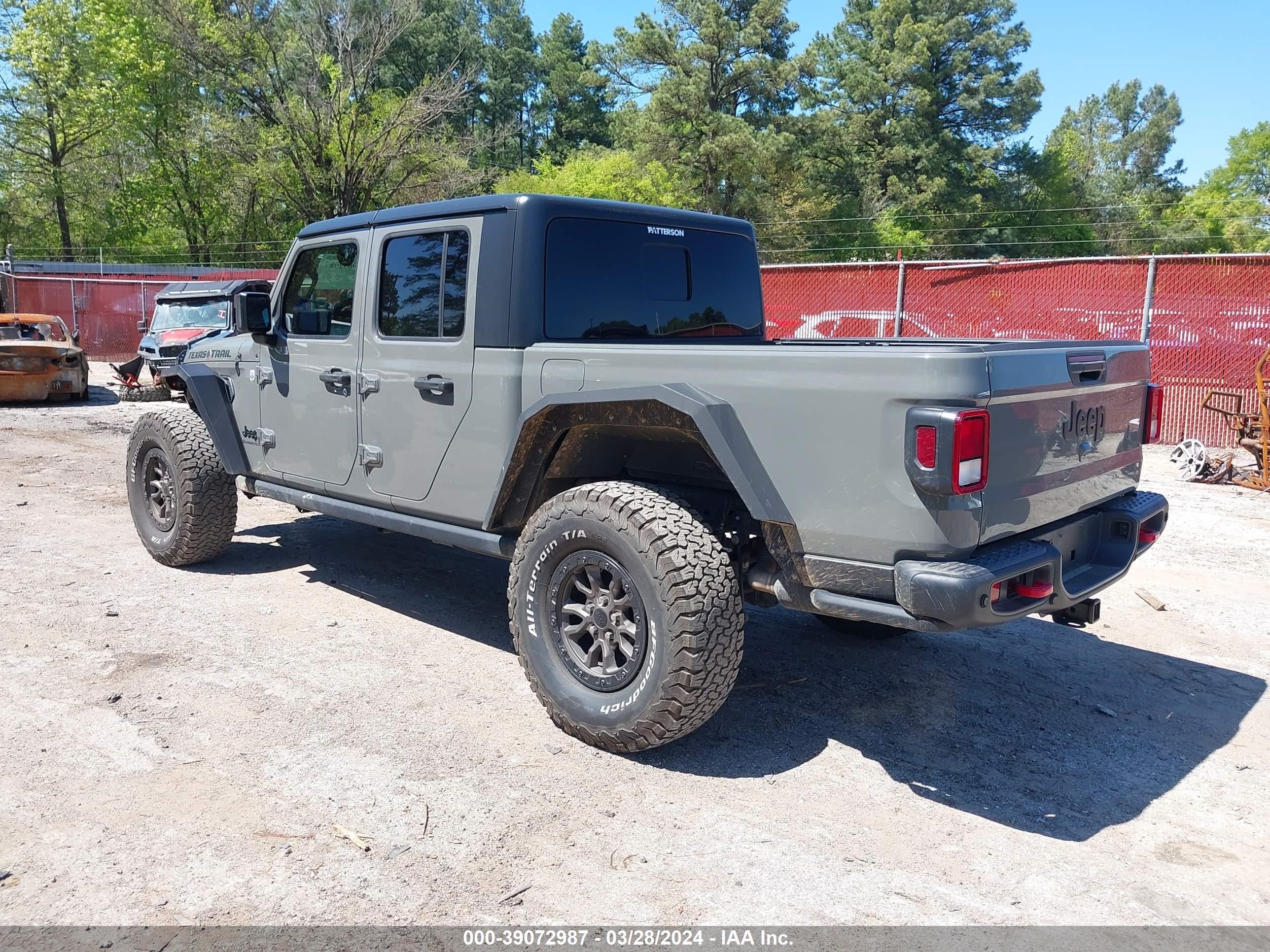 Photo 2 VIN: 1C6HJTAG4ML570589 - JEEP GLADIATOR 