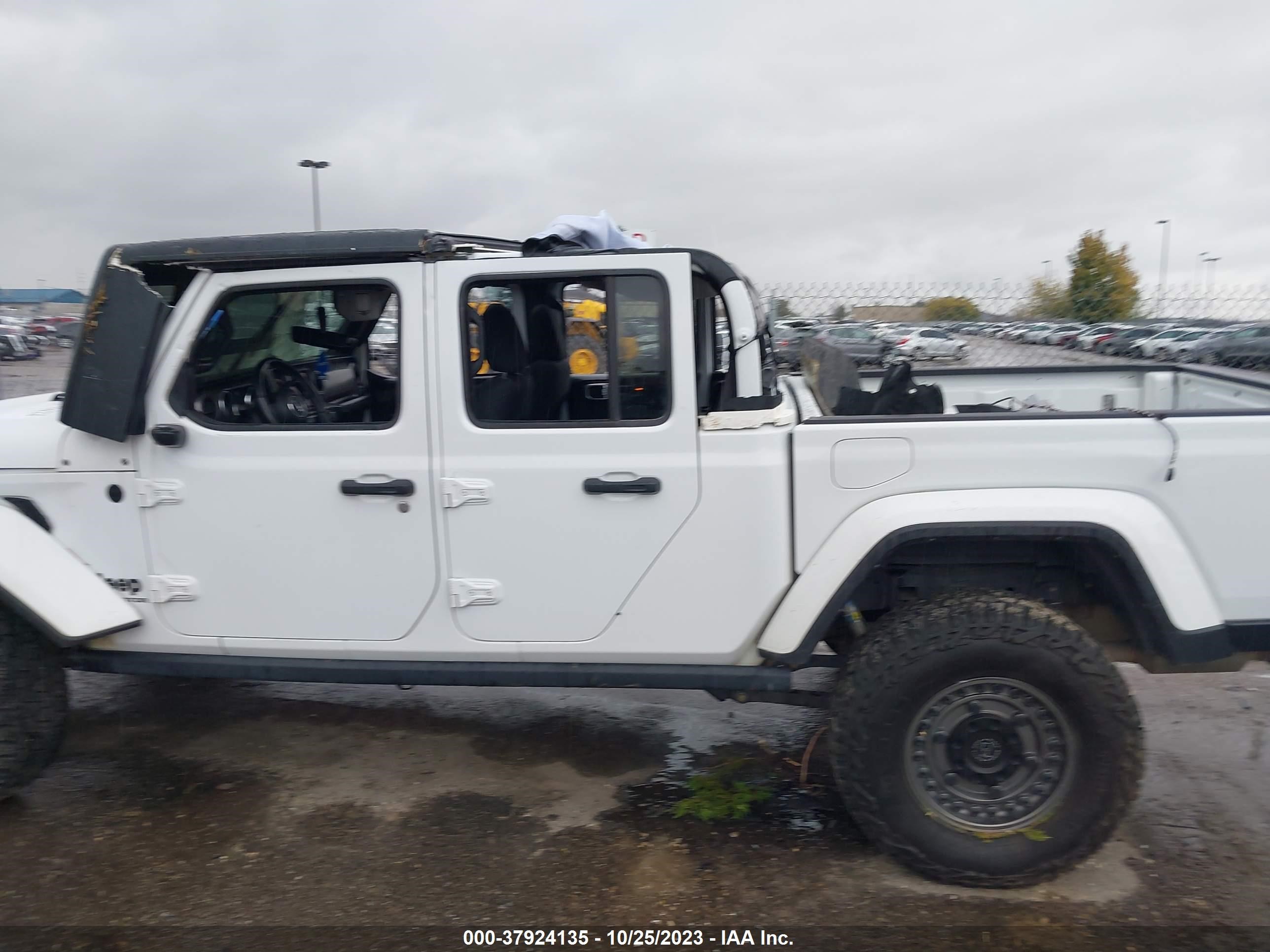 Photo 13 VIN: 1C6HJTAG8ML570692 - JEEP GLADIATOR 