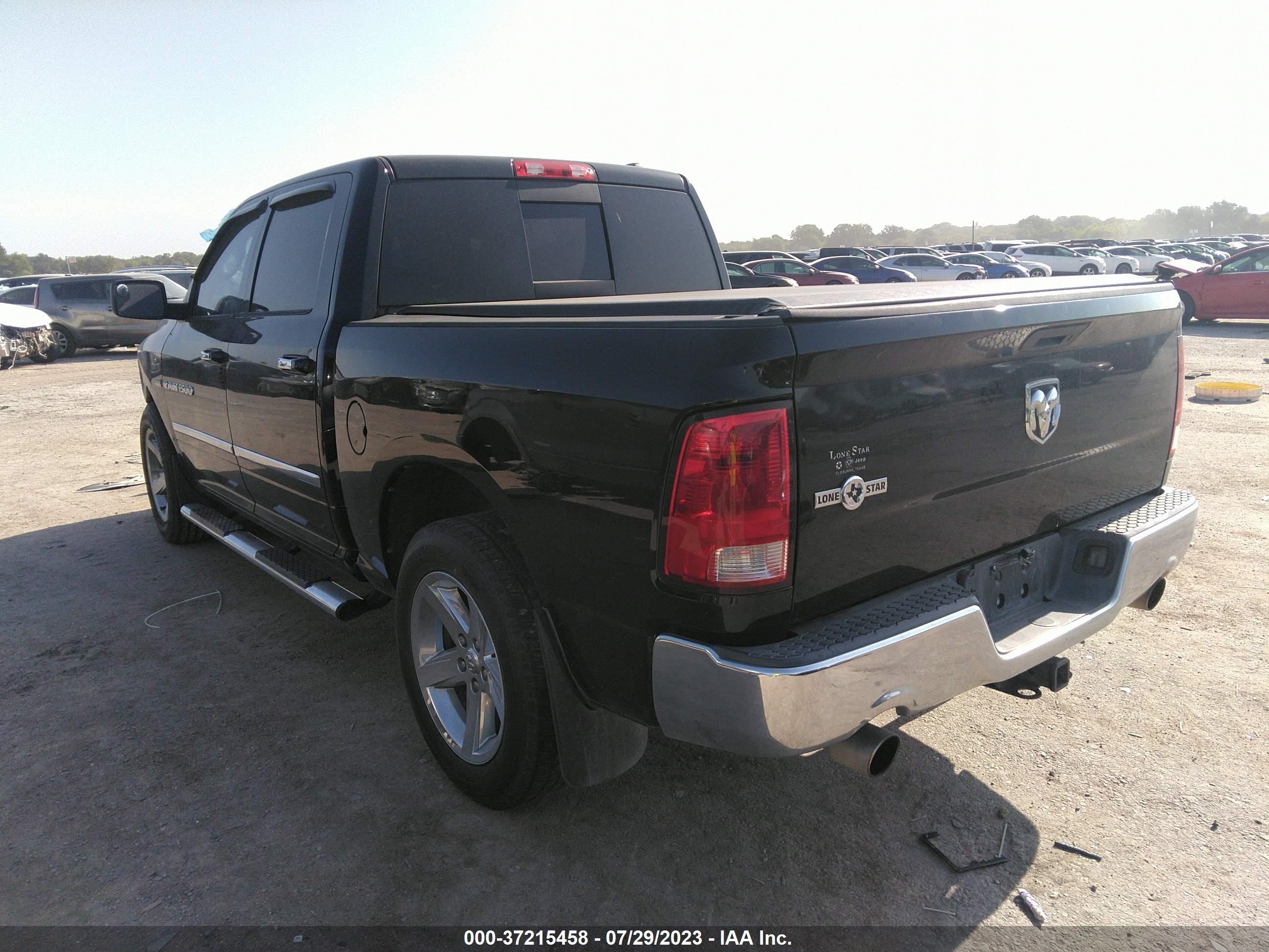 Photo 2 VIN: 1C6RD6LT1CS323526 - RAM 1500 