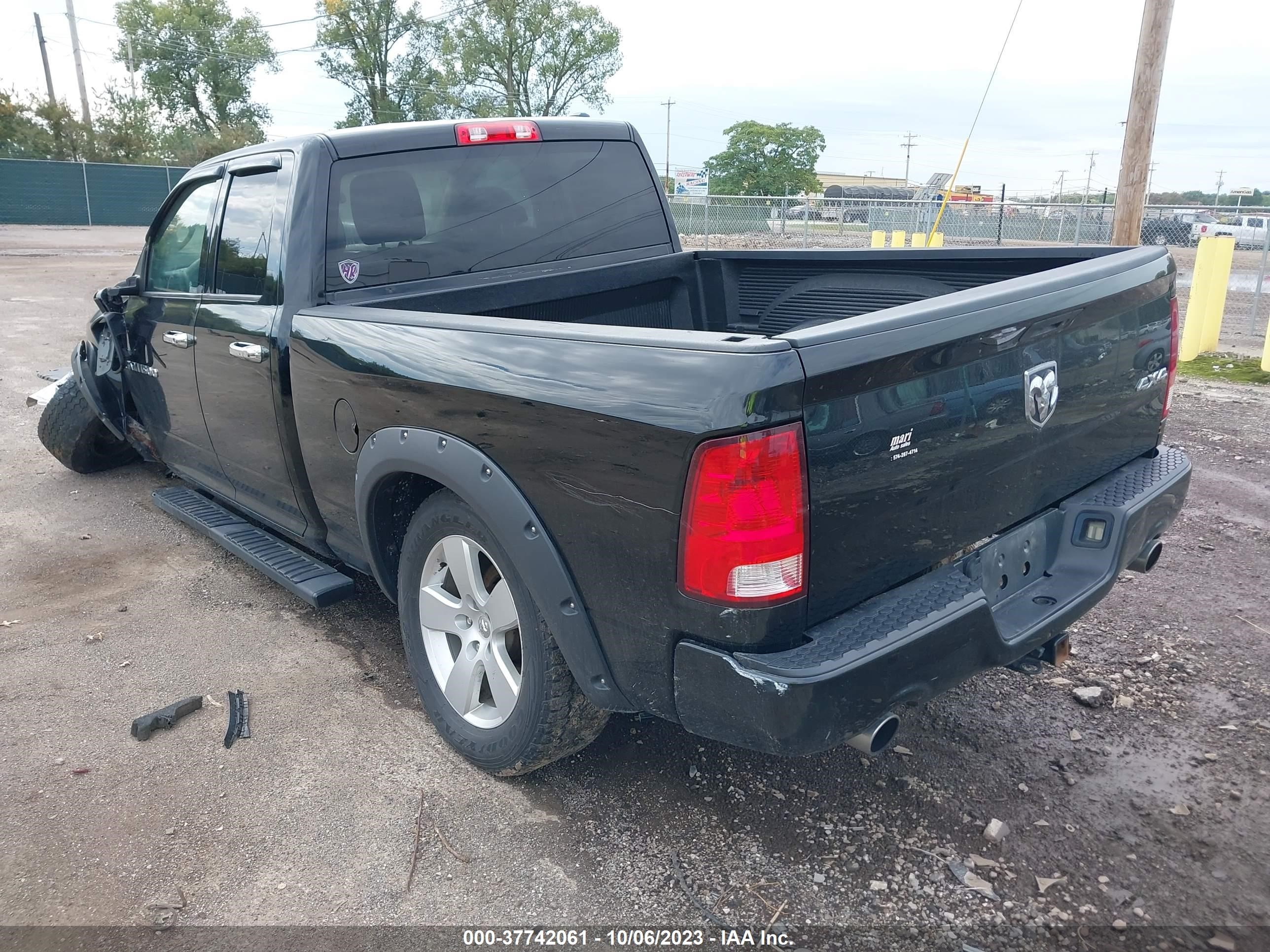 Photo 2 VIN: 1C6RD7FTXCS145178 - RAM 1500 