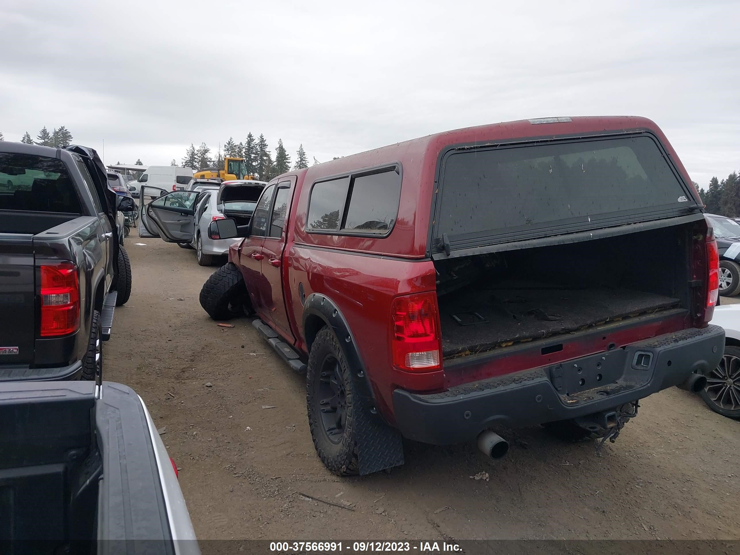 Photo 2 VIN: 1C6RD7HTXCS120150 - RAM 1500 