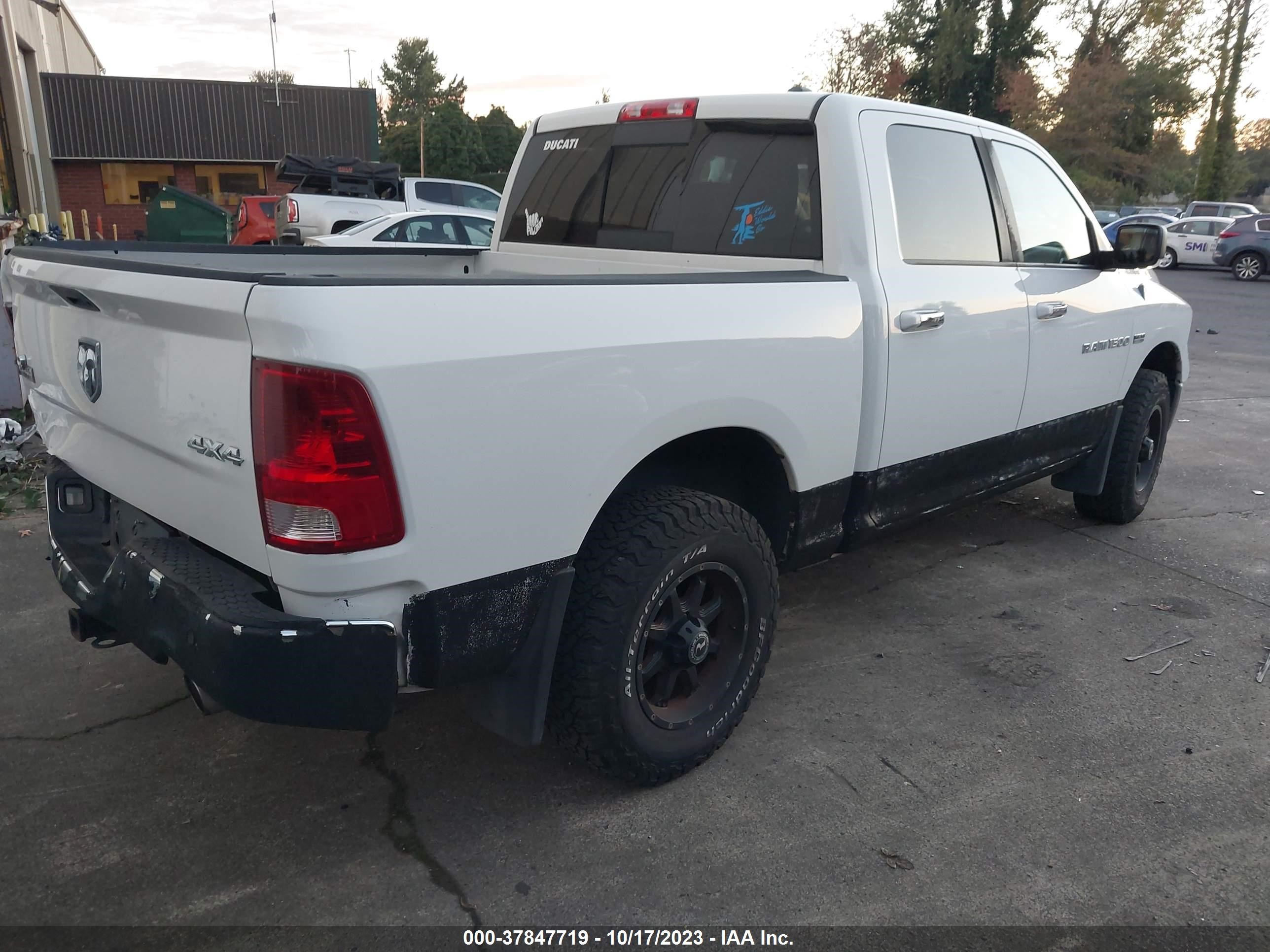 Photo 3 VIN: 1C6RD7LT5CS119267 - RAM 1500 