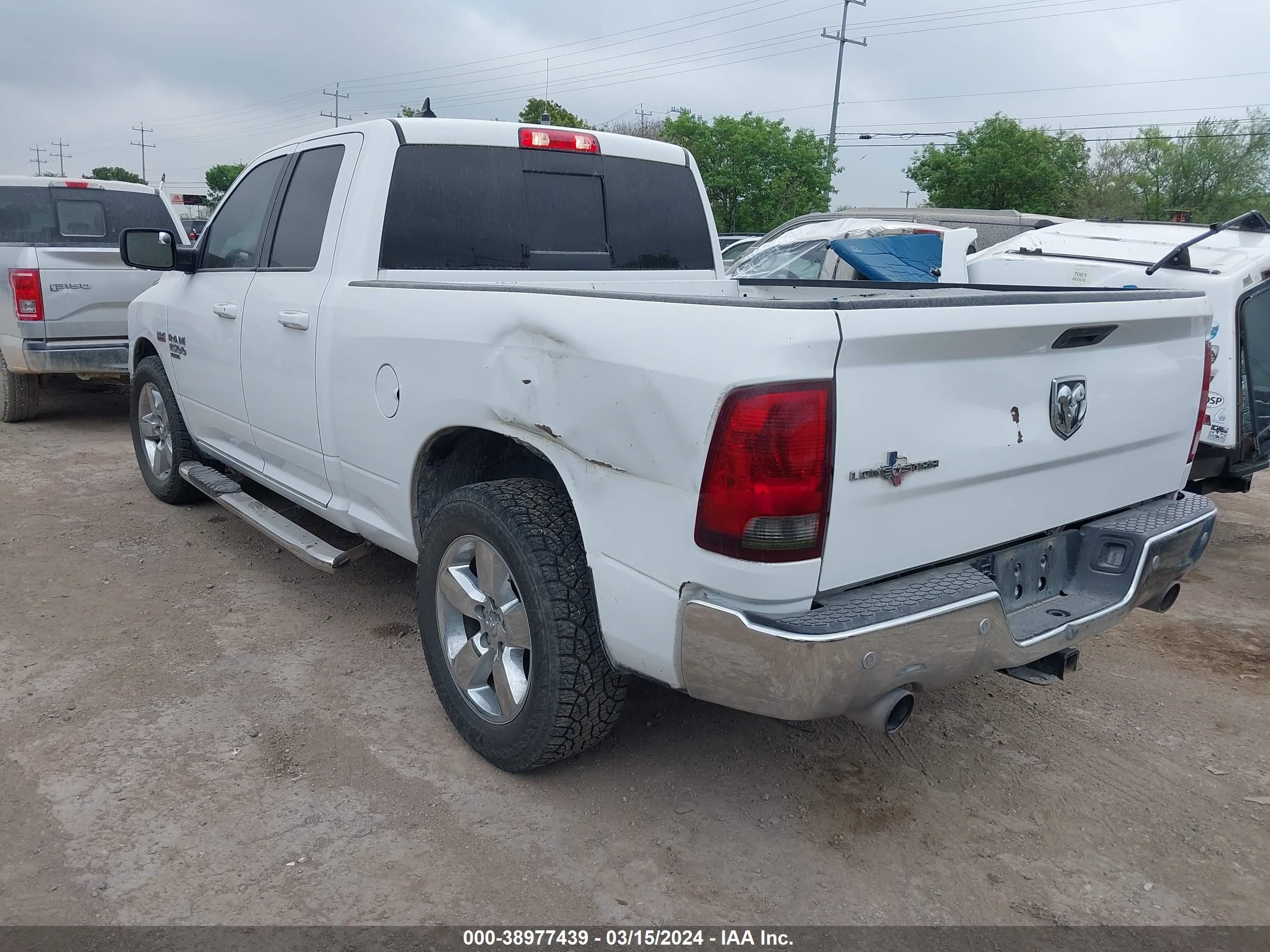 Photo 2 VIN: 1C6RR6GTXKS730660 - RAM 1500 