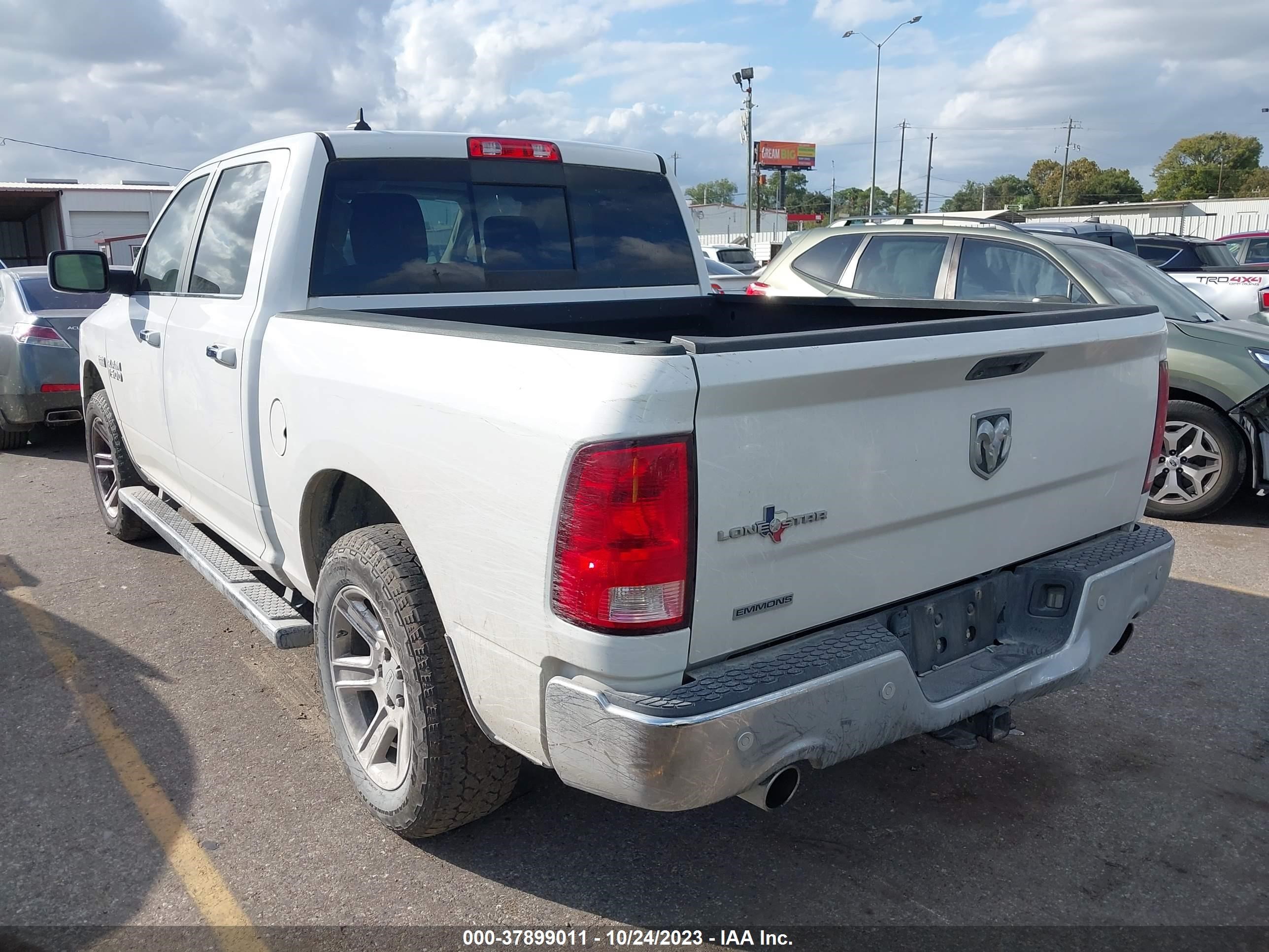 Photo 2 VIN: 1C6RR6LT3JS255082 - RAM 1500 