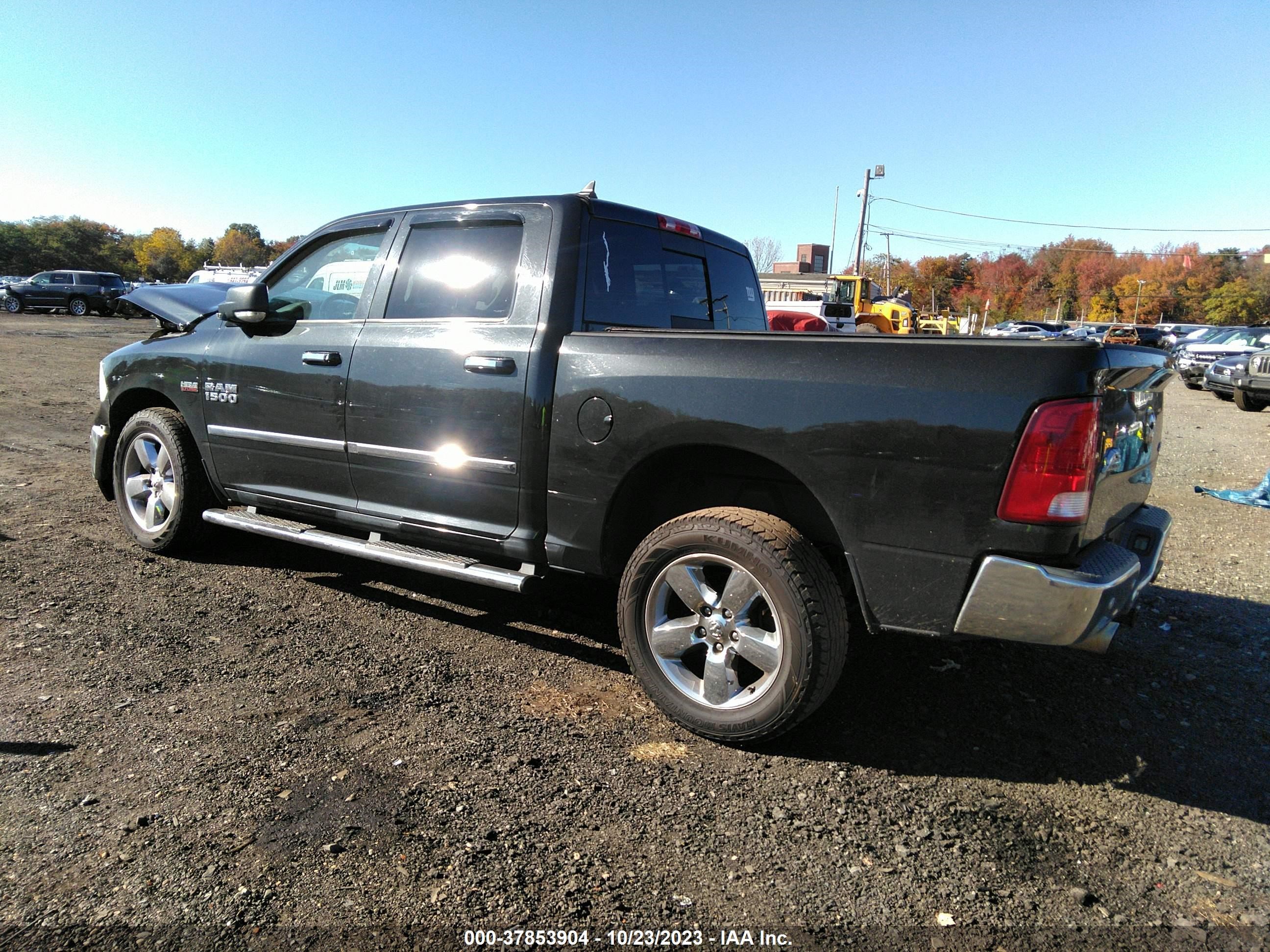 Photo 2 VIN: 1C6RR7LT1GS138051 - RAM 1500 